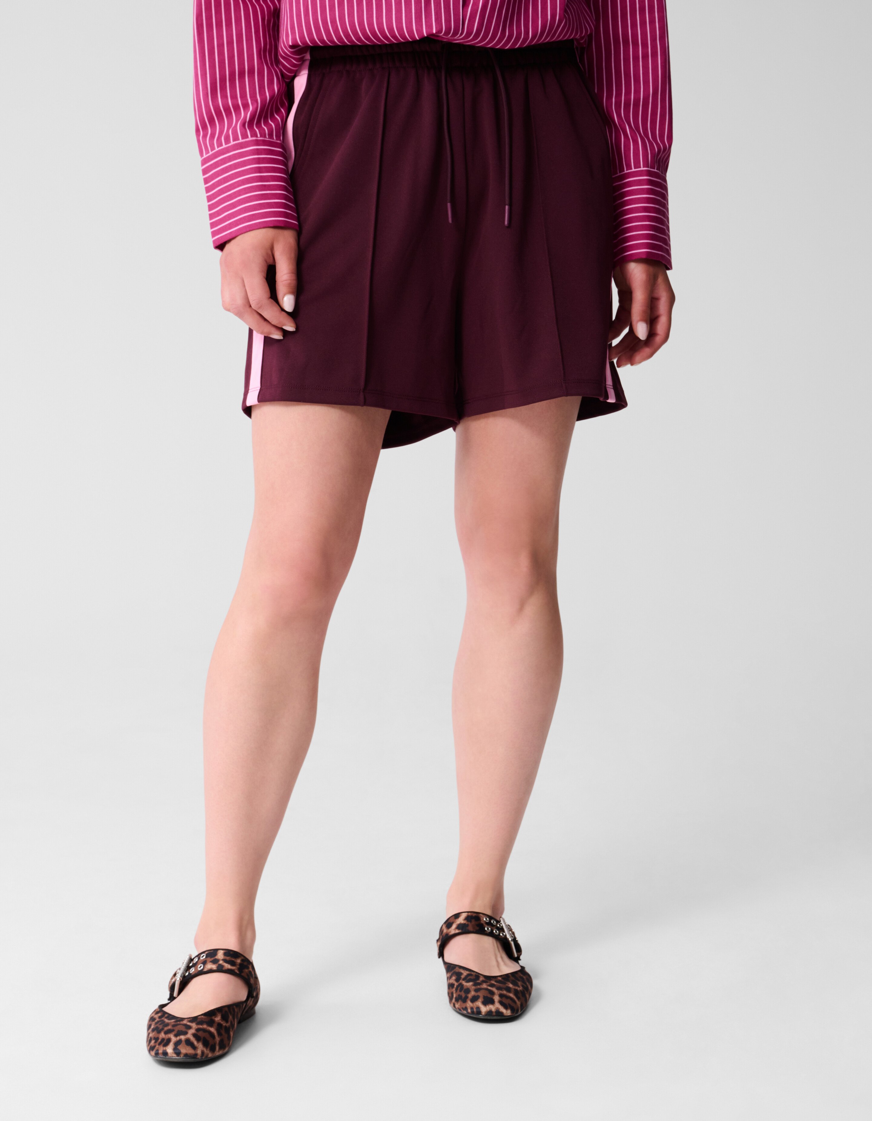 Sporty Short Donkerrood SHOEBY WOMEN