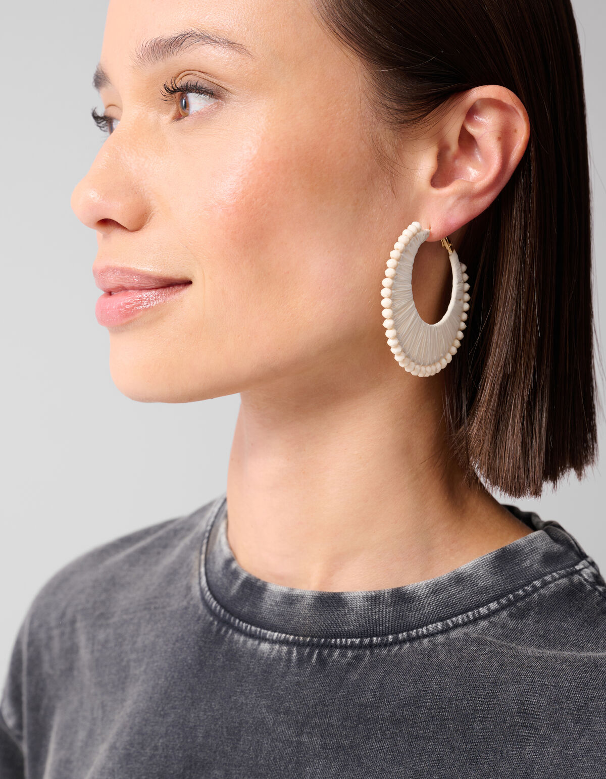 Beaded Hoop Oorbellen Gebroken Wit SHOEBY ACCESSOIRES