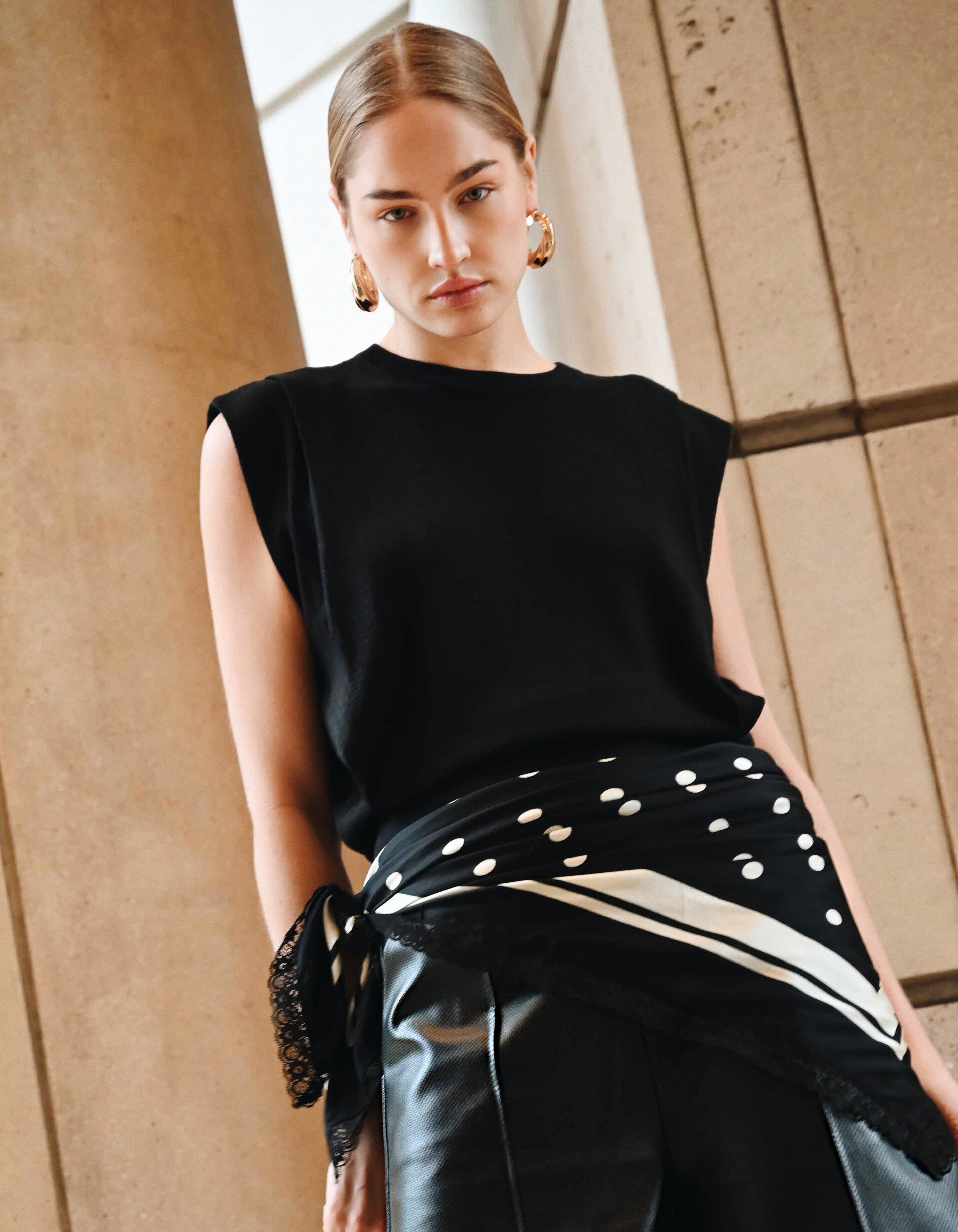 Pleated Shoulder Top Zwart SHOEBY WOMEN