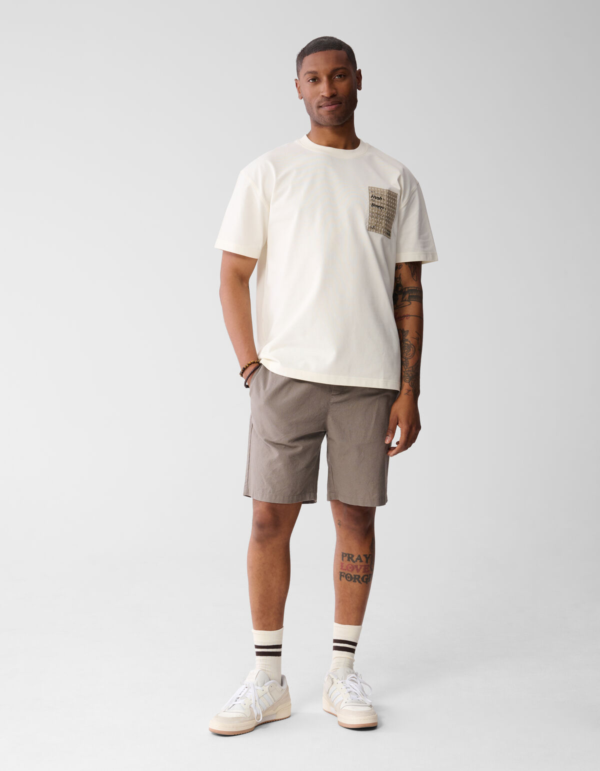 Stitched Artwork T-shirt Gebroken Wit SHOEBY MEN