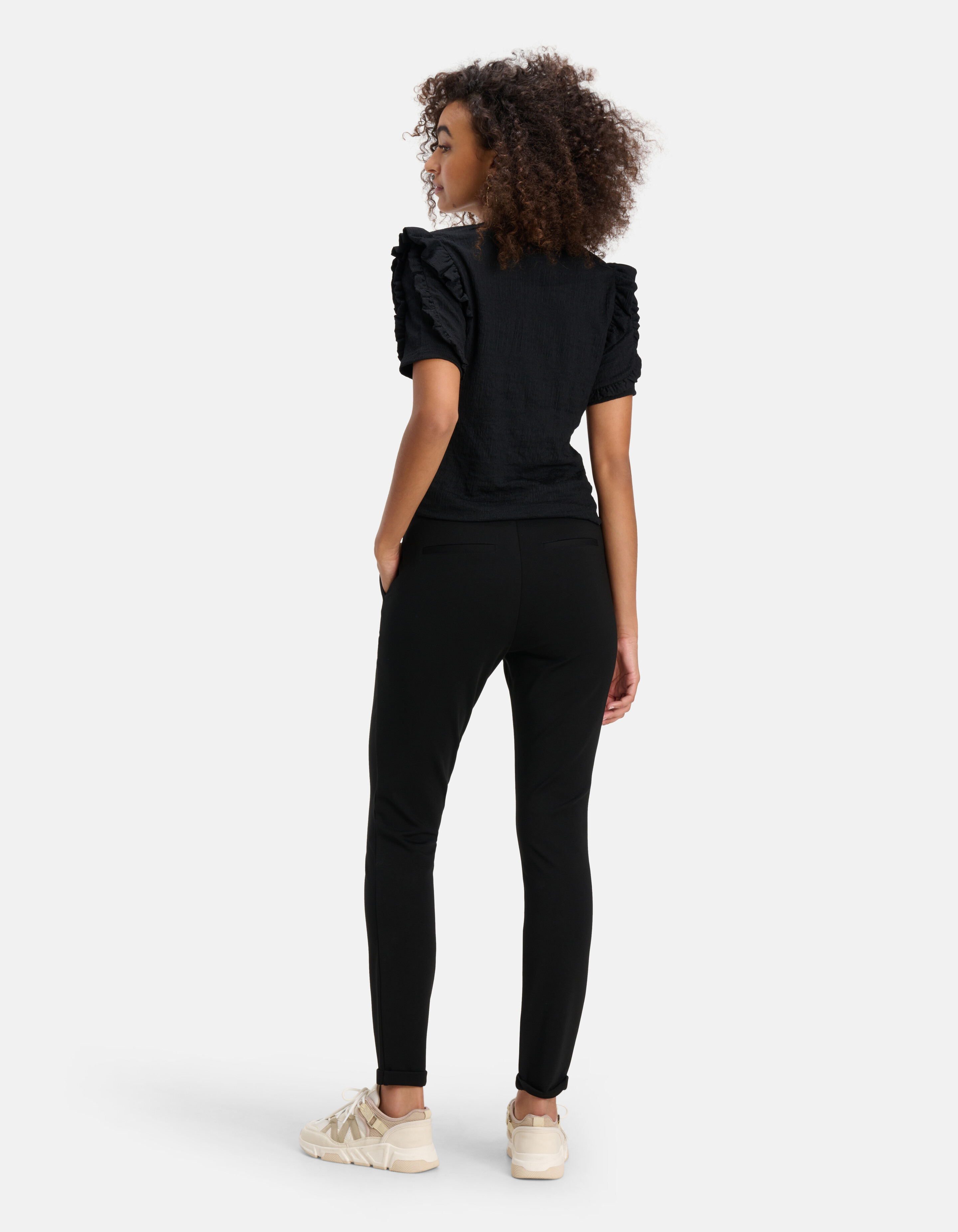 Crinkle Ruffle Top Zwart SHOEBY WOMEN
