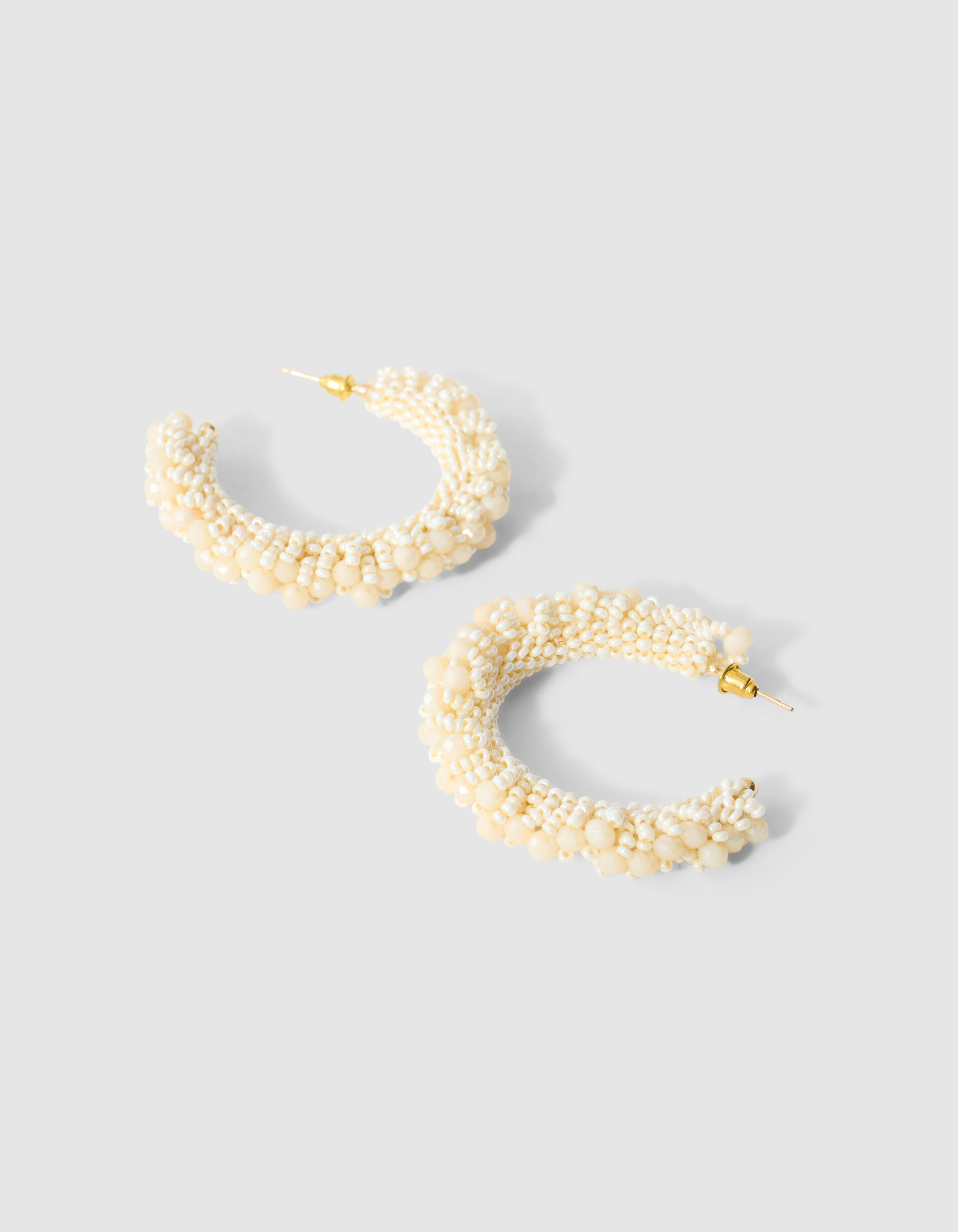 Beaded Hoop Oorbellen Gebroken Wit SHOEBY ACCESSOIRES