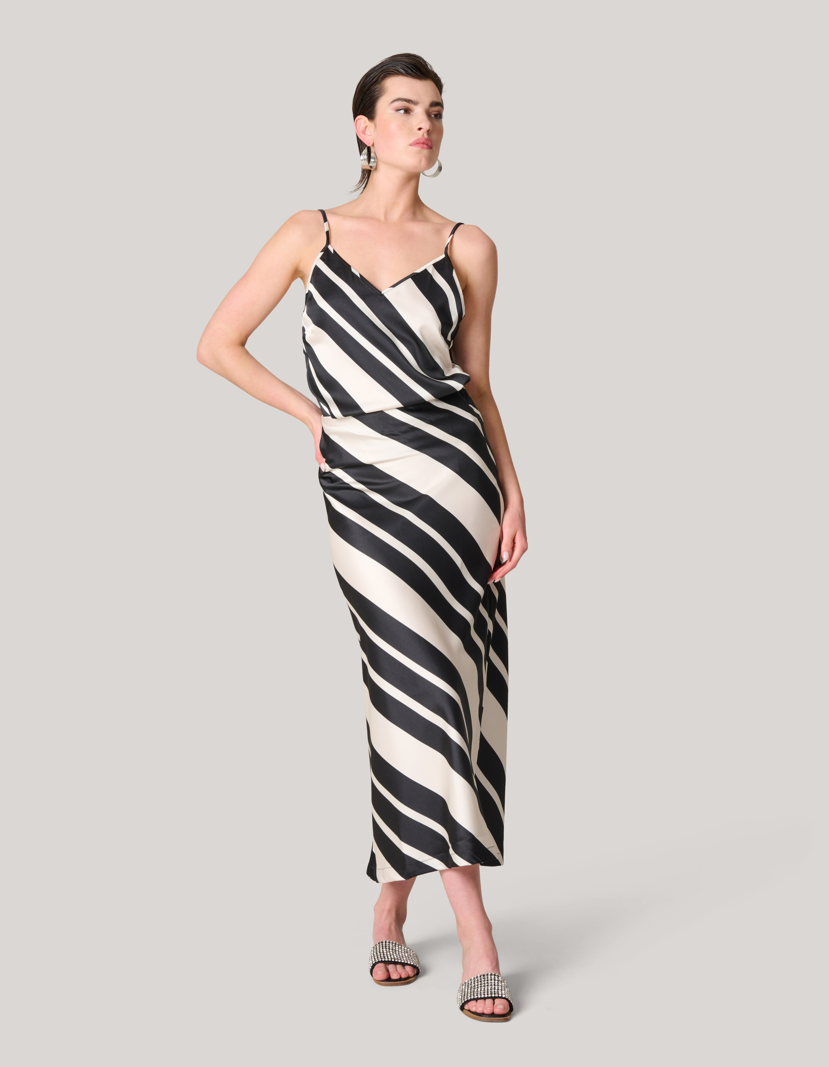 Gestreepte Satijnen Midi Rok Zwart/Wit SHOEBY WOMEN