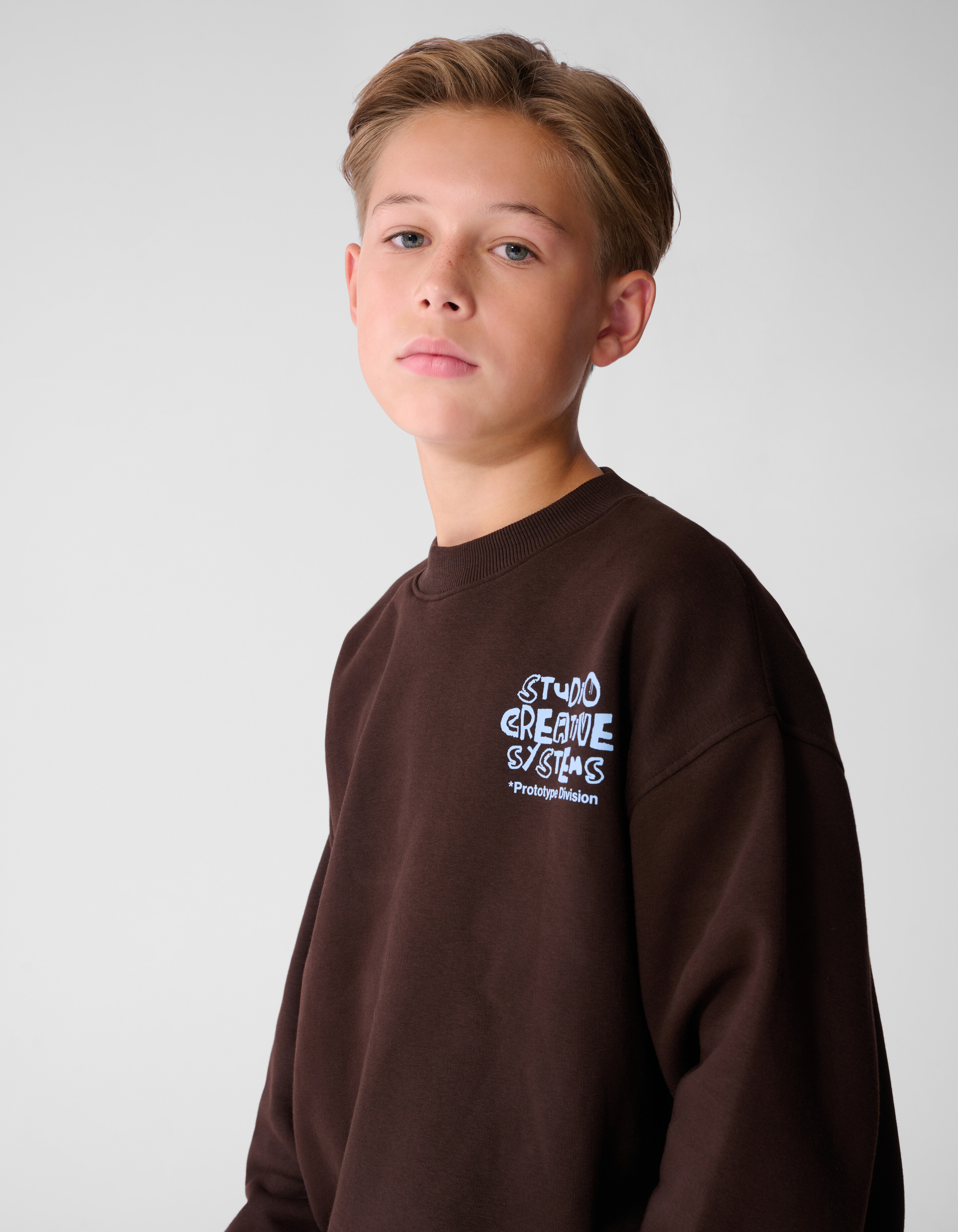 Label Sweater Donkerbruin SHOEBY BOYS