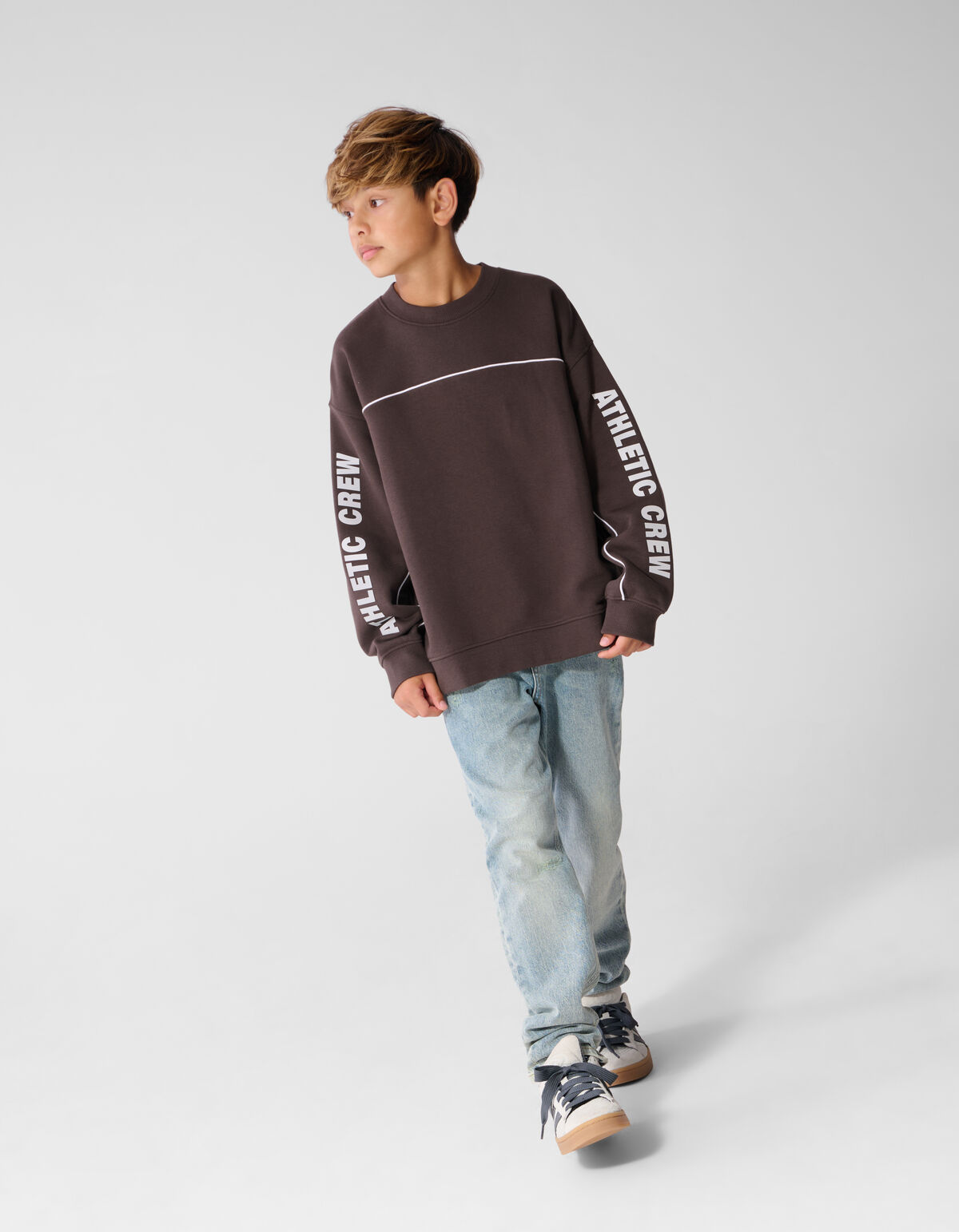 Sporty Sweater Donkerbruin SHOEBY BOYS