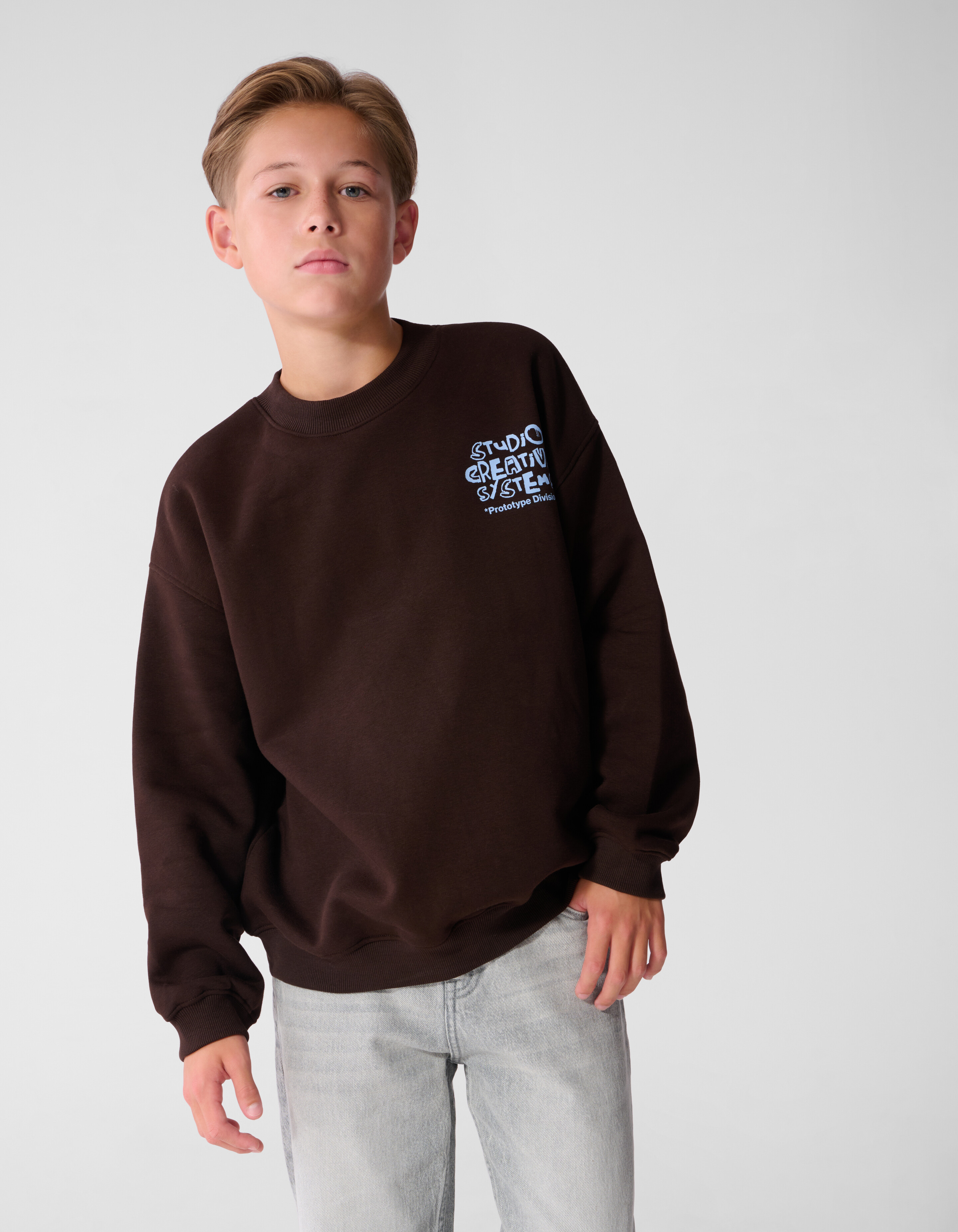 Label Sweater Donkerbruin SHOEBY BOYS