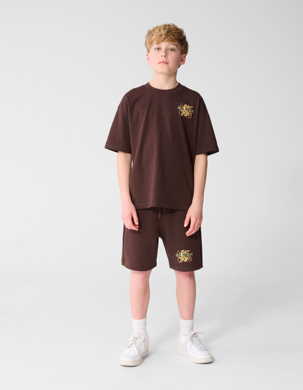 Riders Artwork Short Donkerbruin SHOEBY BOYS