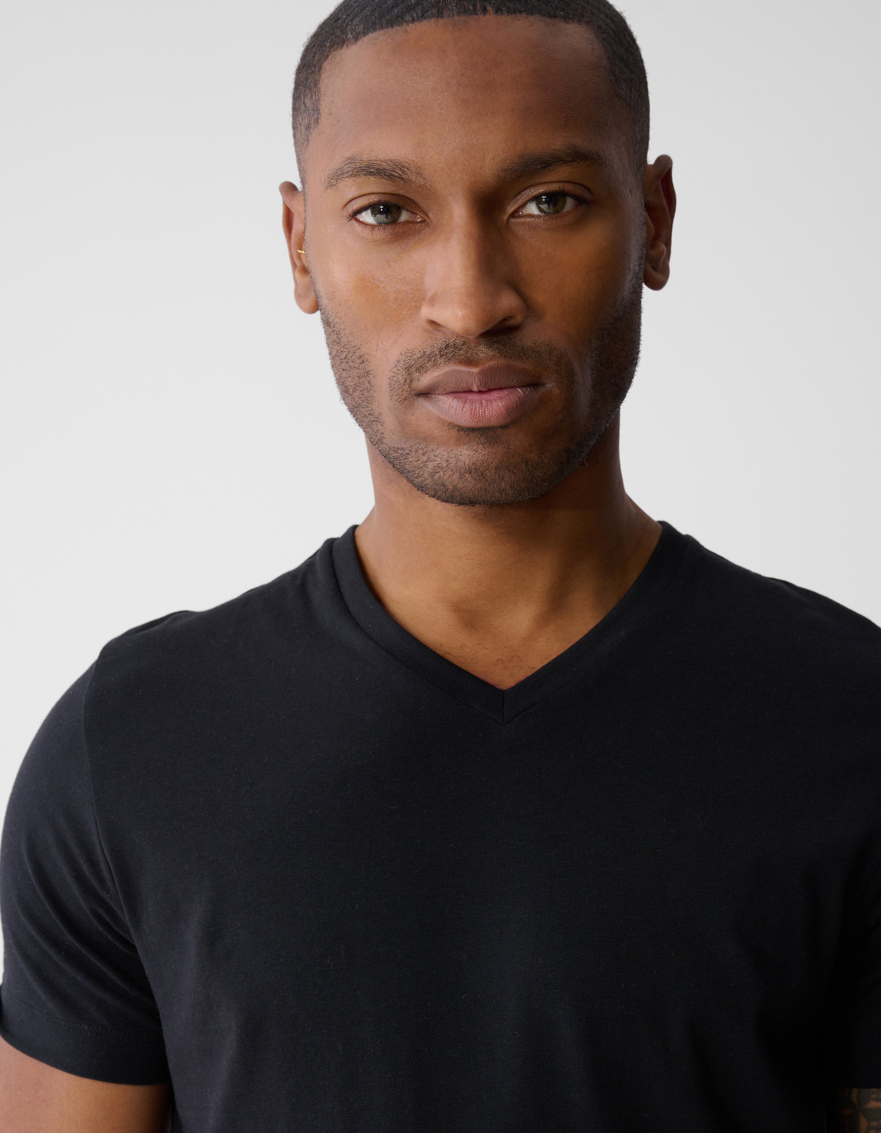 Basis V-hals T-shirt Zwart SHOEBY MEN