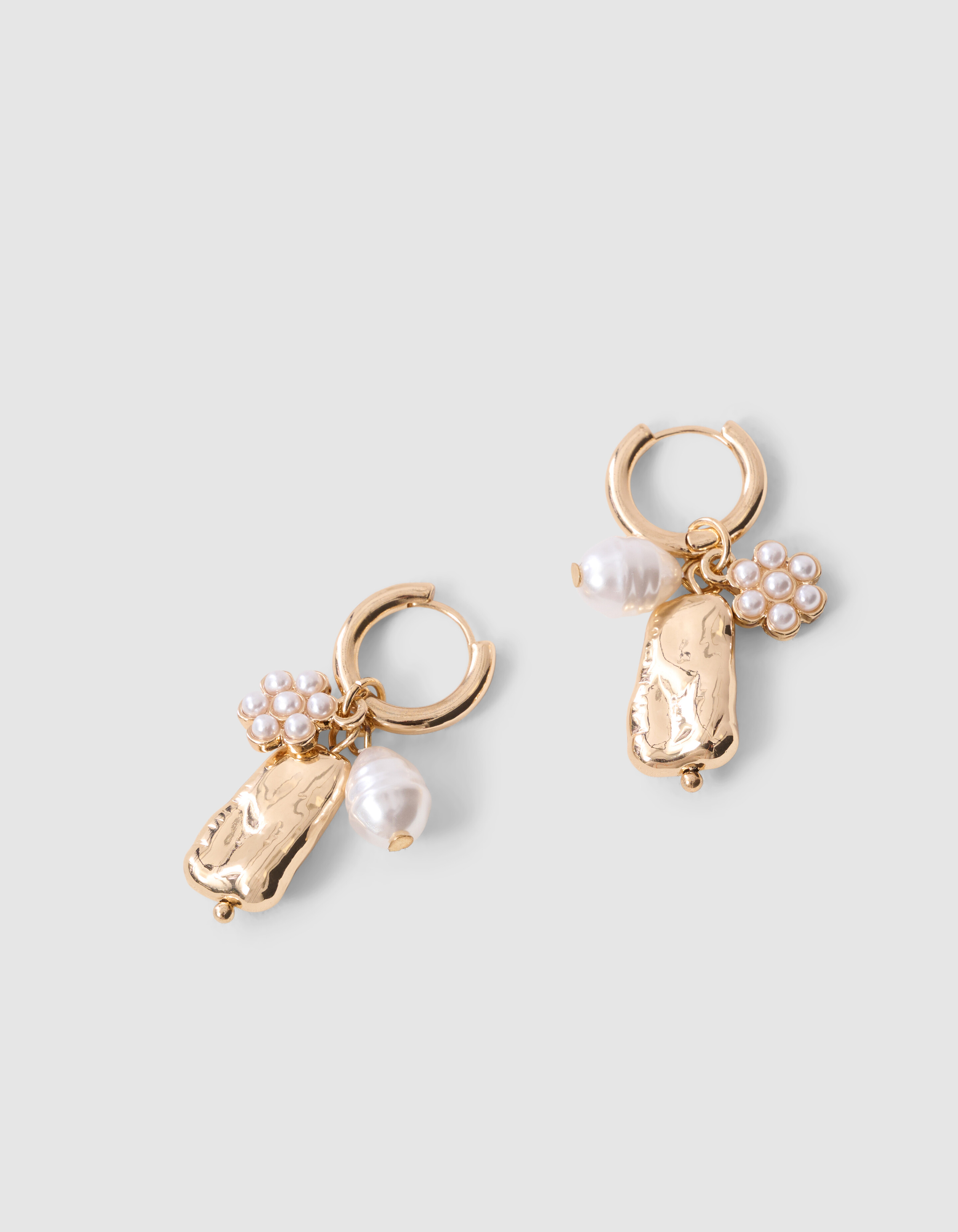 Small Pearl Charm Oorbellen Goud SHOEBY ACCESSOIRES