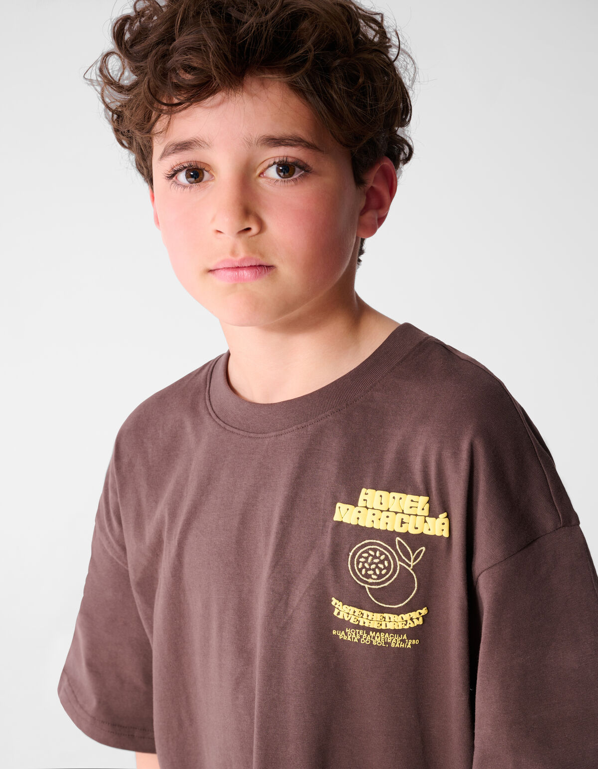 Hotel Artwork T-shirt Donkerbruin SHOEBY BOYS
