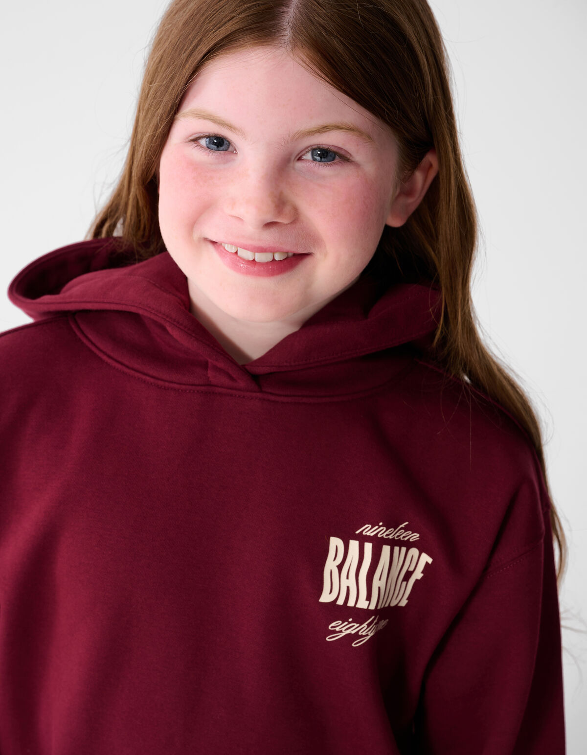 Balance Artwork Hoodie Donkerrood SHOEBY GIRLS