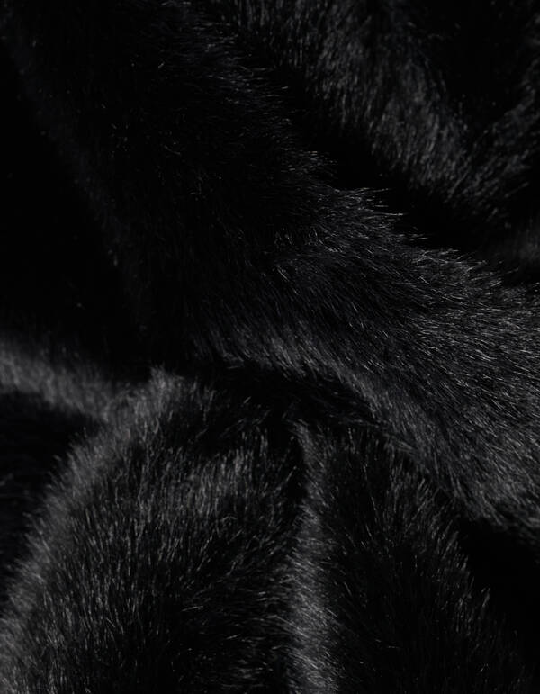 Faux Fur Triangle Sjaal Zwart SHOEBY ACCESSOIRES