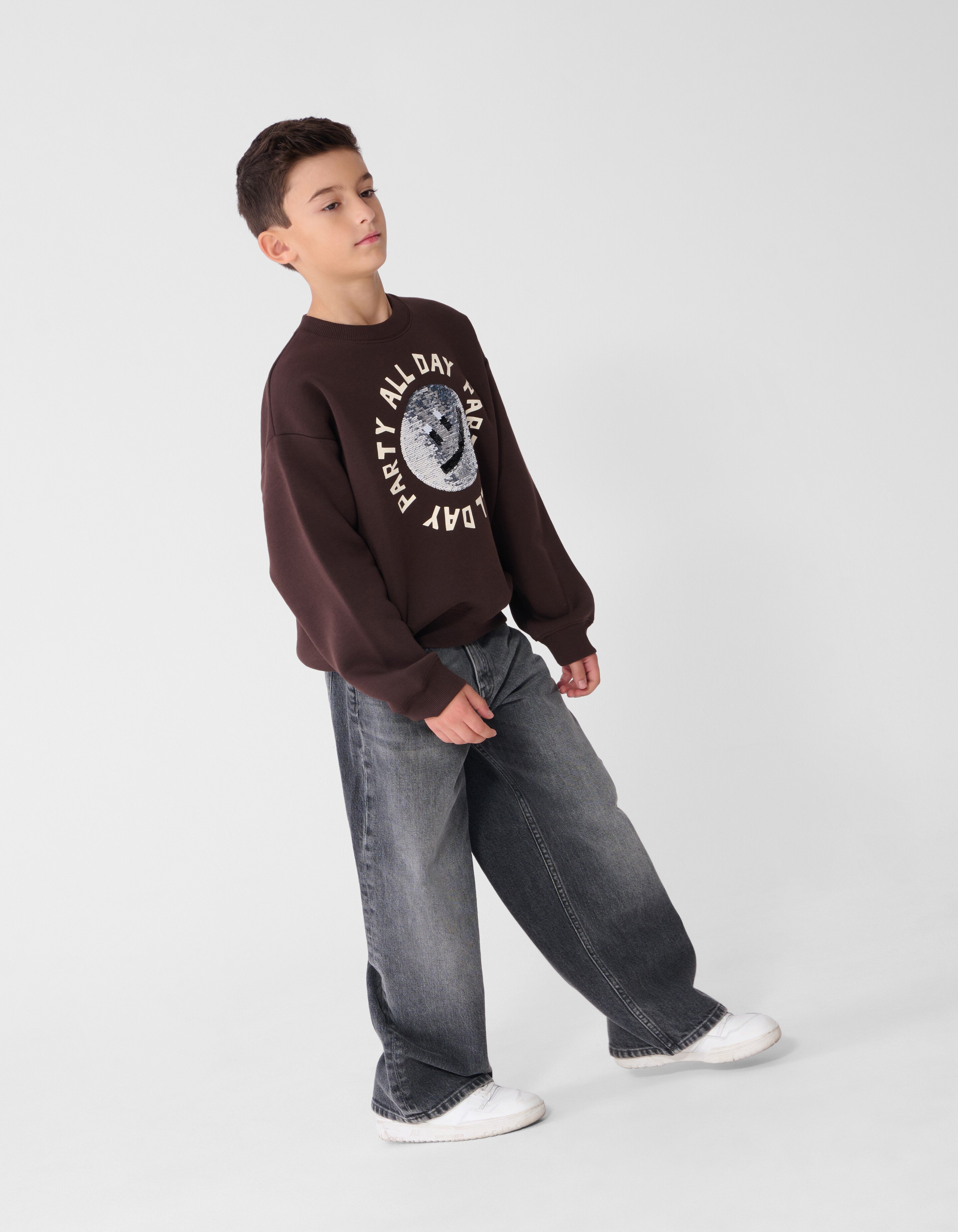 Party Smiley Sweater Donkerbruin SHOEBY BOYS