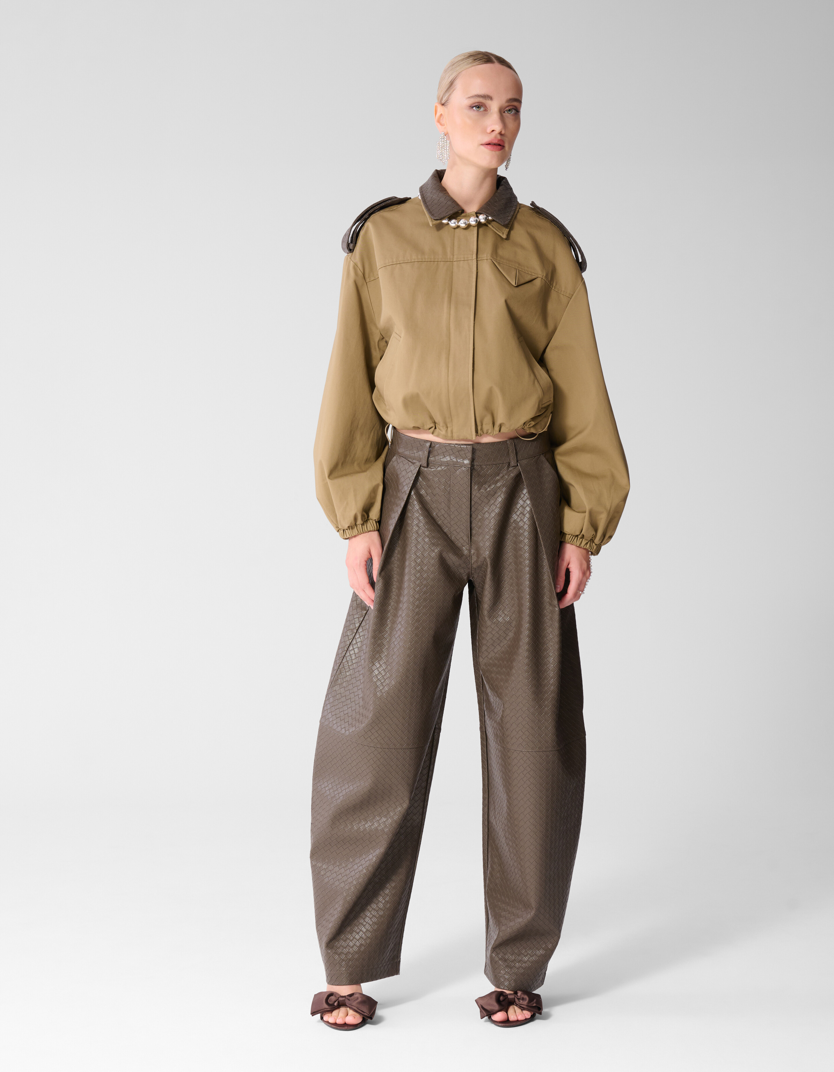 Vegan Leren Braided Barrel Fit Broek Donkerbruin SHOEBY WOMEN
