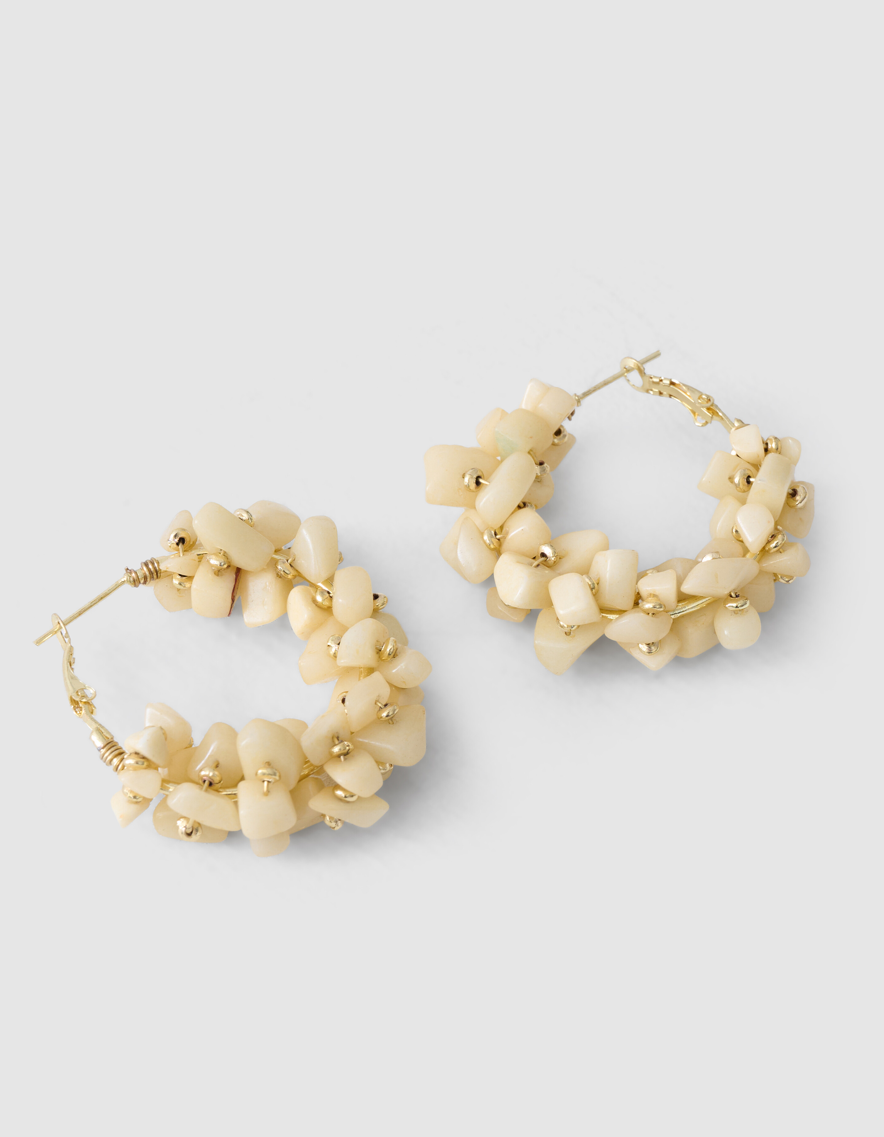 Beaded Hoop Oorbellen Zand SHOEBY ACCESSOIRES