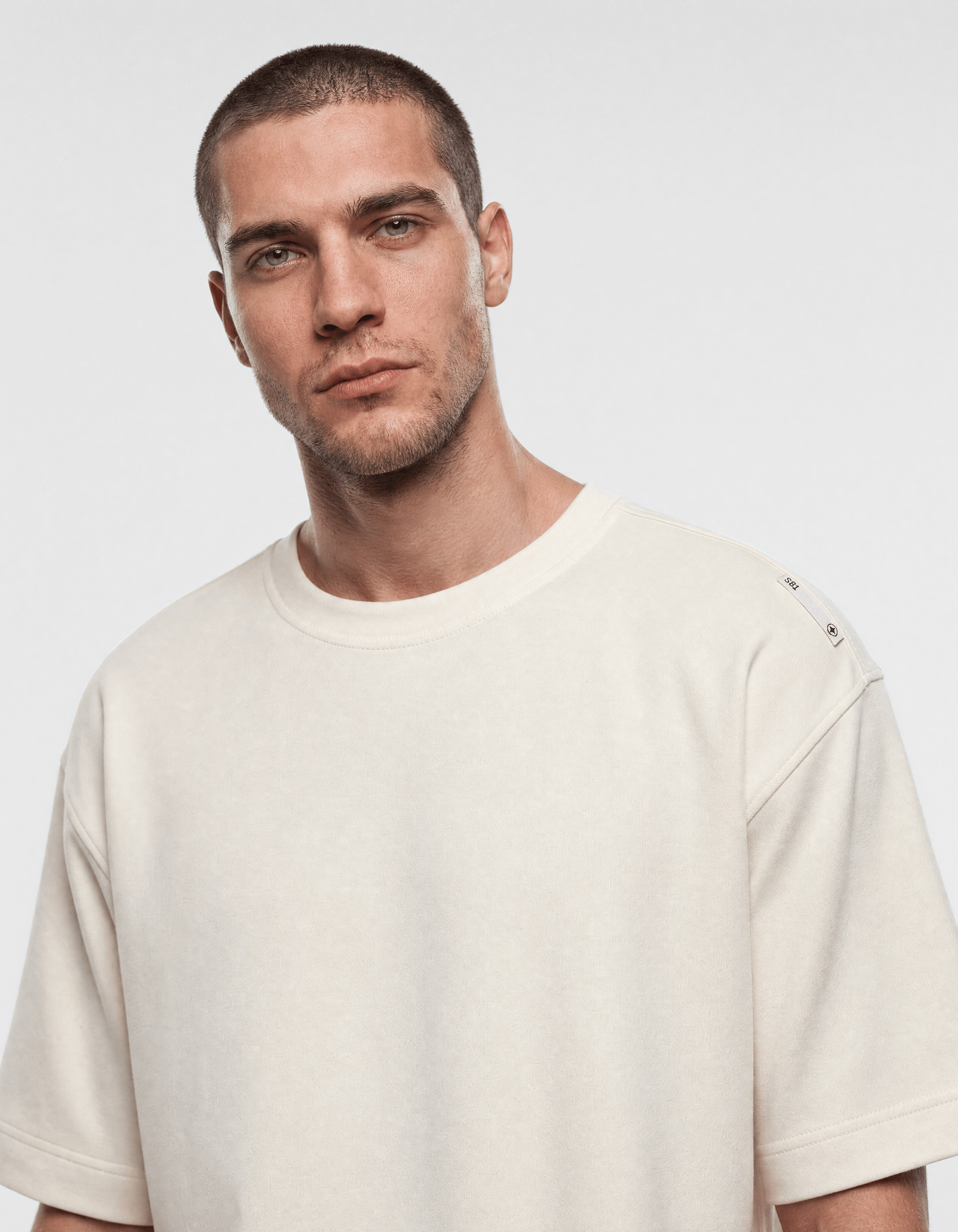 Basis Label T-shirt Gebroken Wit SHOEBY MEN