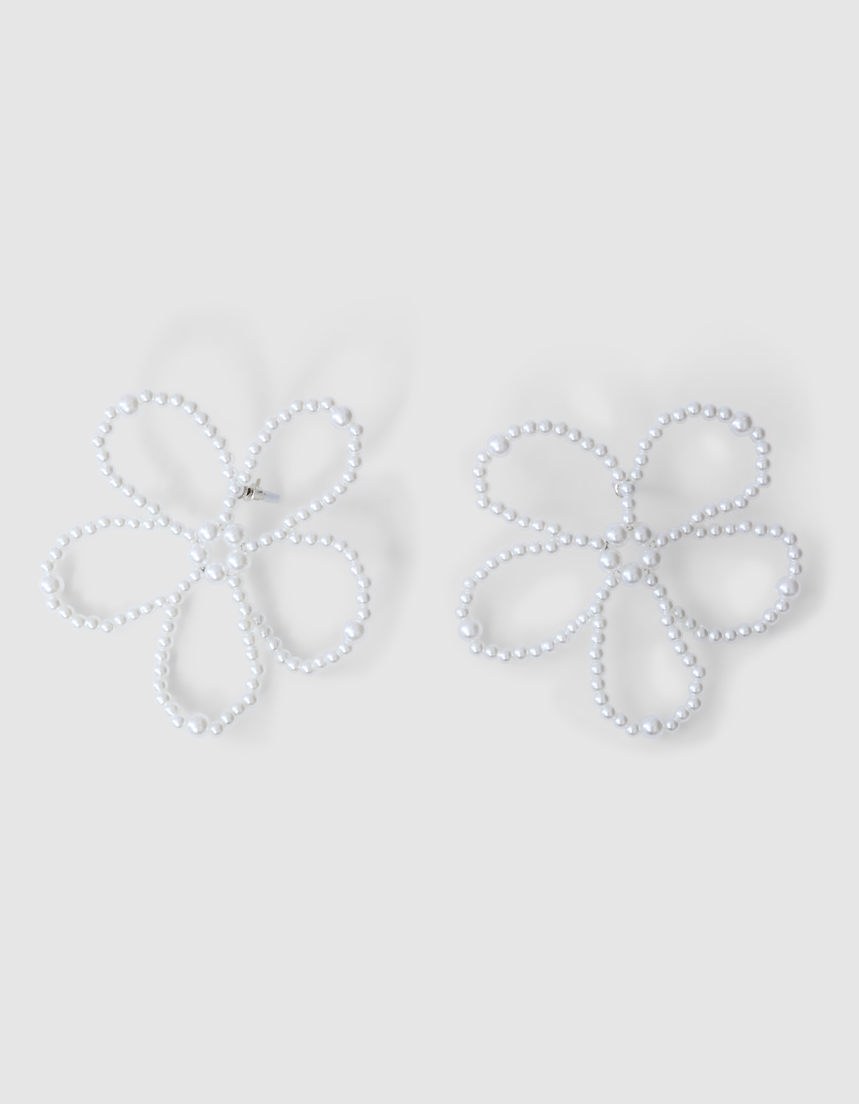 Big Flower Oorbellen Gebroken Wit SHOEBY ACCESSOIRES