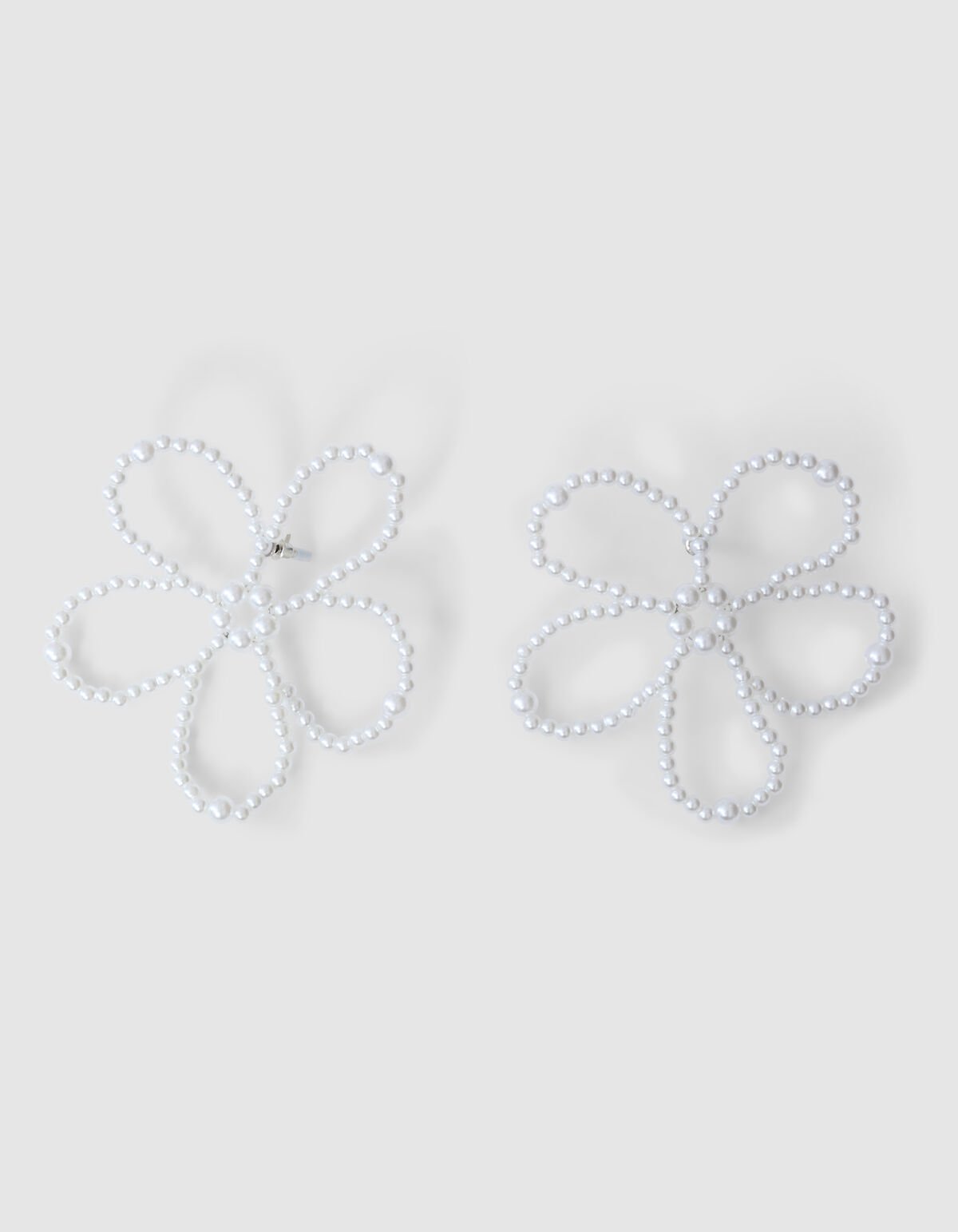 Big Flower Oorbellen Gebroken Wit SHOEBY ACCESSOIRES