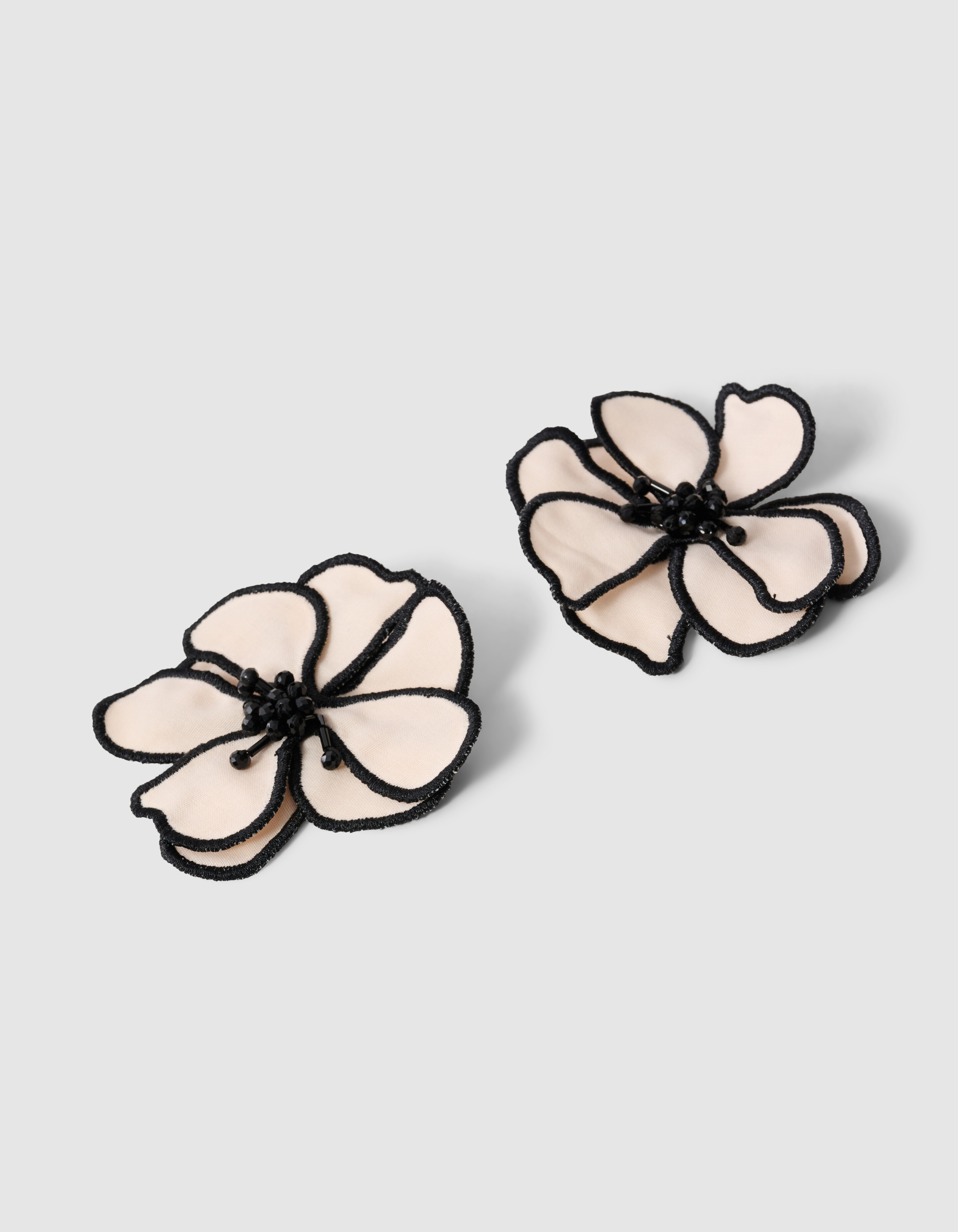 Bloem Oorbellen Zwart/Wit SHOEBY ACCESSOIRES