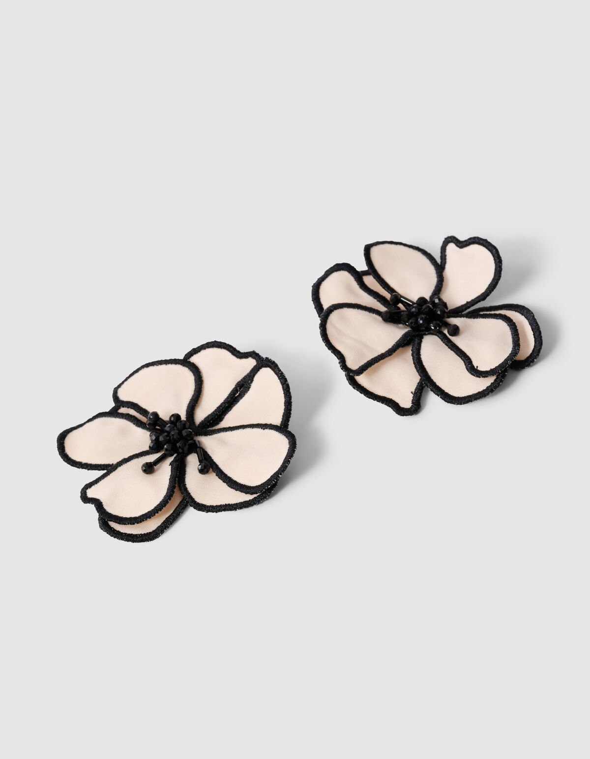 Bloem Oorbellen Zwart/Wit SHOEBY ACCESSOIRES