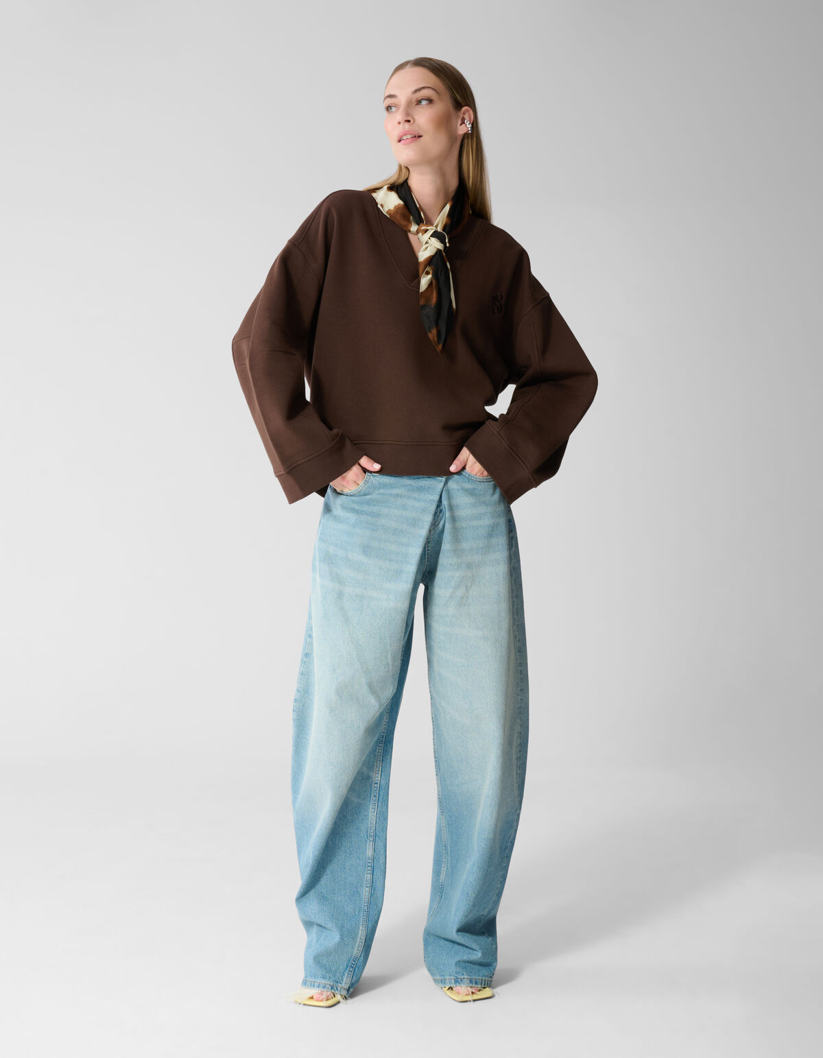 Oversized V-hals Sweater Donkerbruin SHOEBY WOMEN