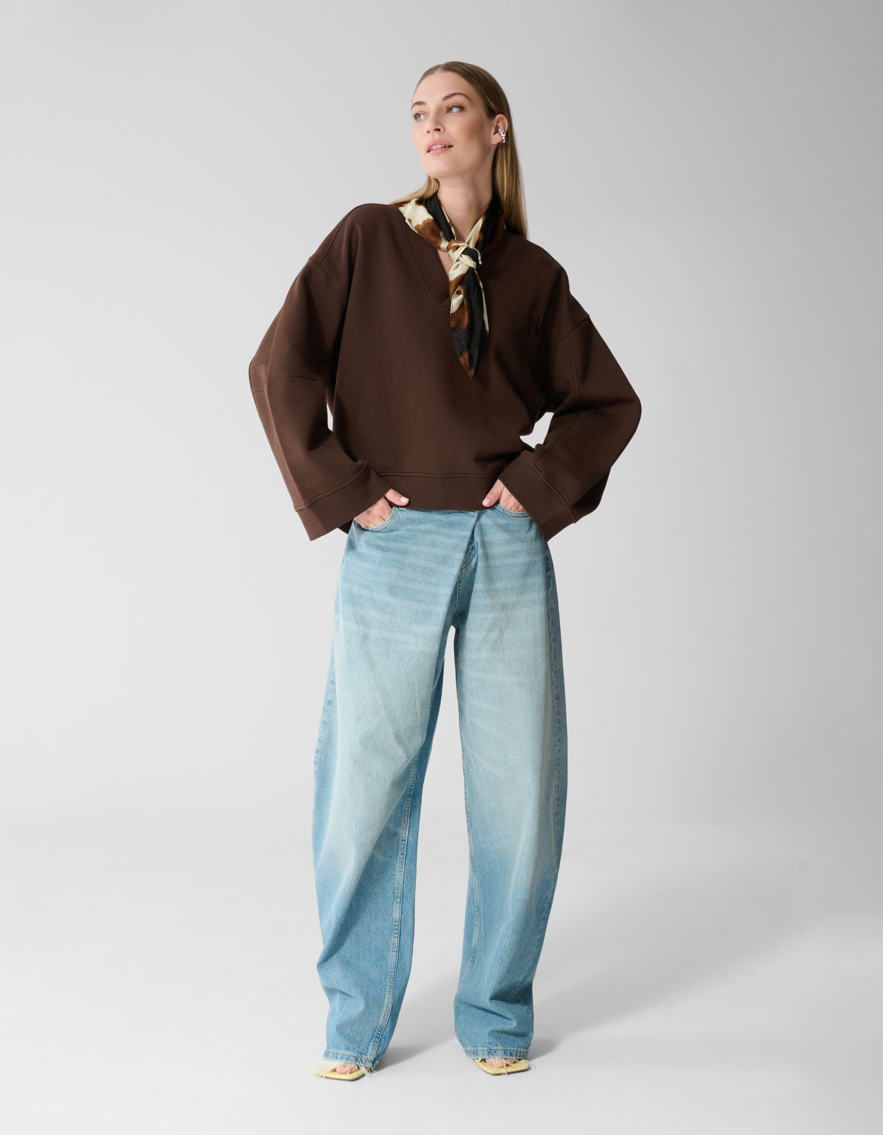 Oversized V-hals Sweater Donkerbruin SHOEBY WOMEN