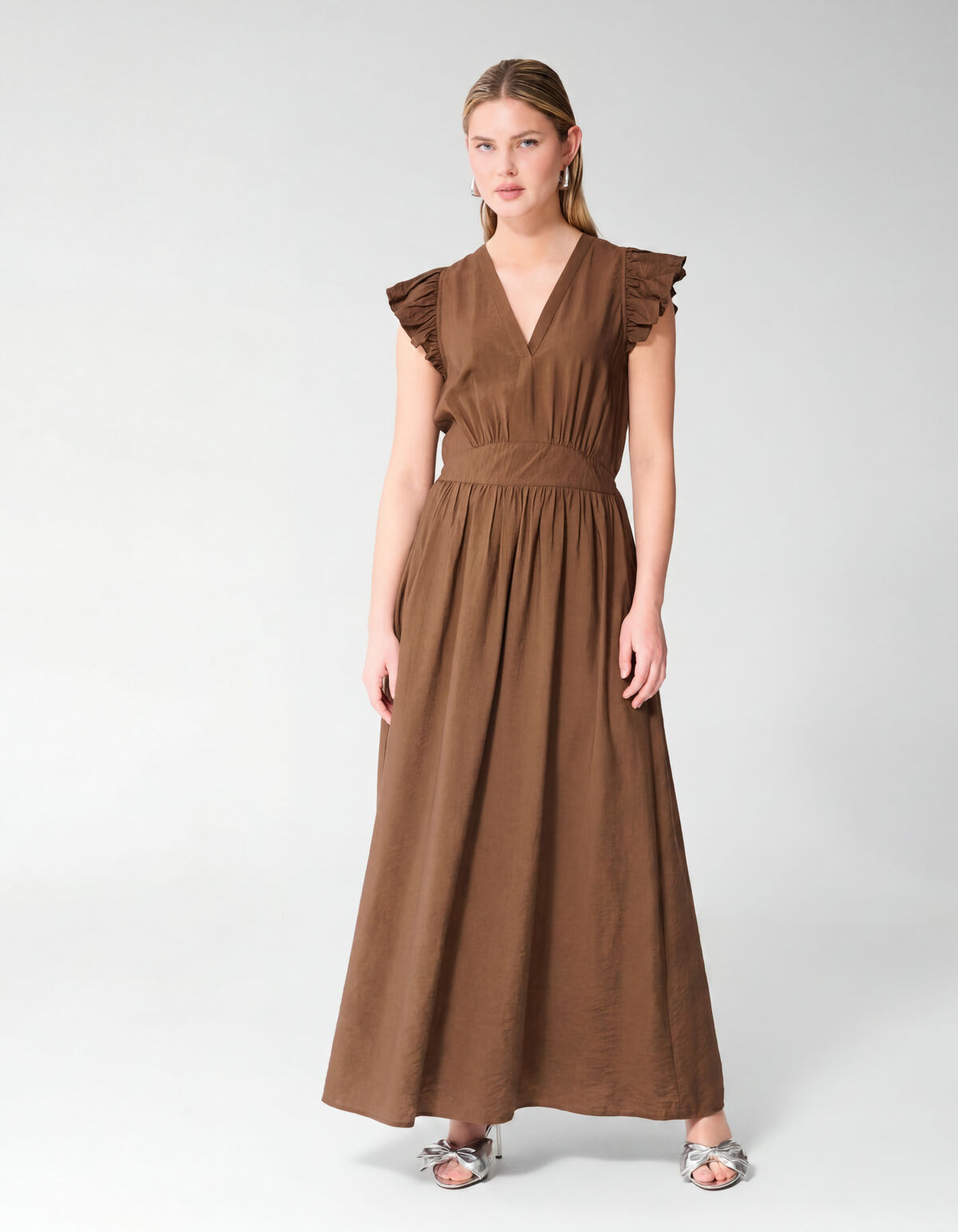 Ruffle V-hals Maxi Jurk Donkerbruin SHOEBY WOMEN