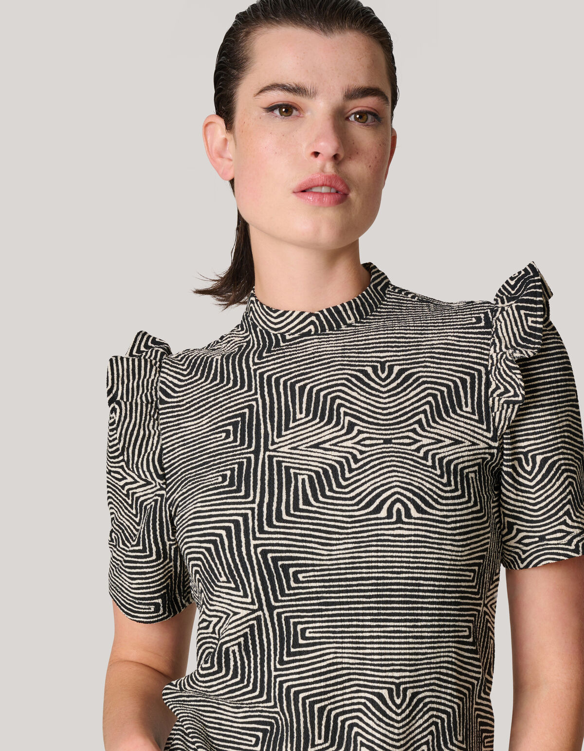 Crinkle Ruffle Top Gebroken Wit/Zwart SHOEBY WOMEN