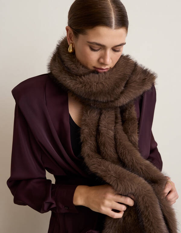 Faux Fur Pocket Sjaal Bruin By Mieke SHOEBY ACCESSOIRES