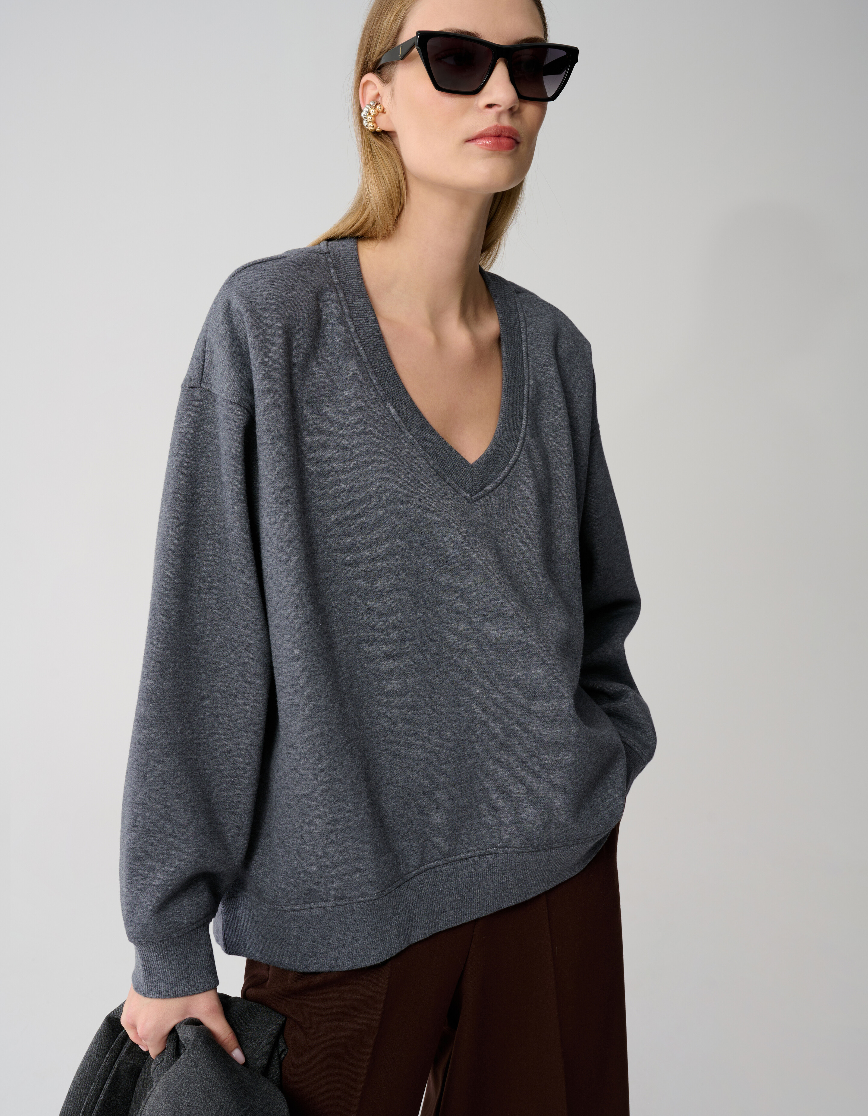 Oversized V-hals Sweater Donkergrijs By Lonneke SHOEBY WOMEN