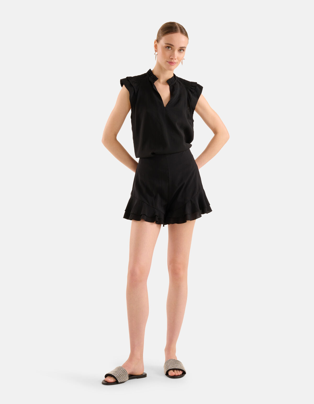 Ruffle Short Zwart SHOEBY WOMEN
