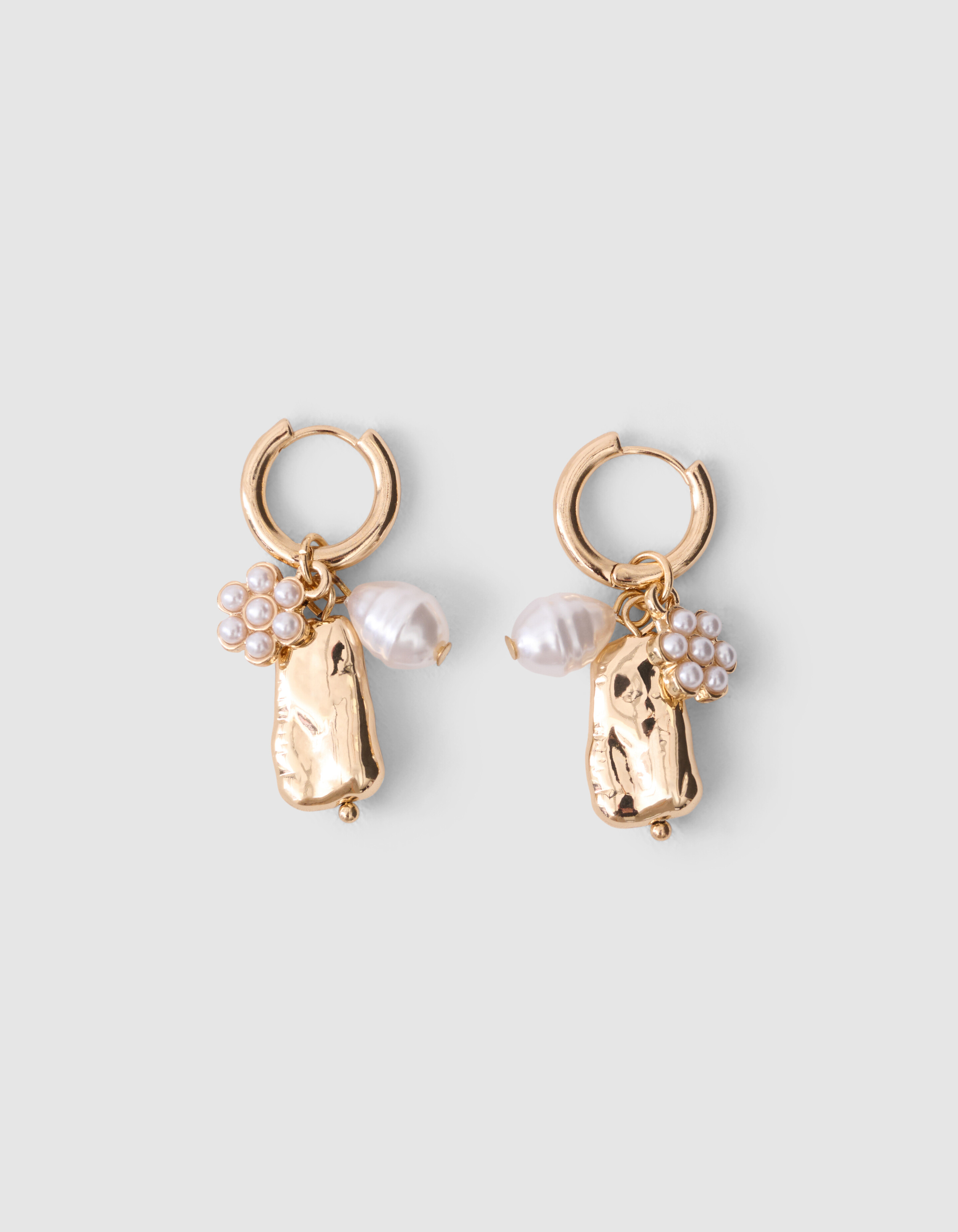 Small Pearl Charm Oorbellen Goud SHOEBY ACCESSOIRES