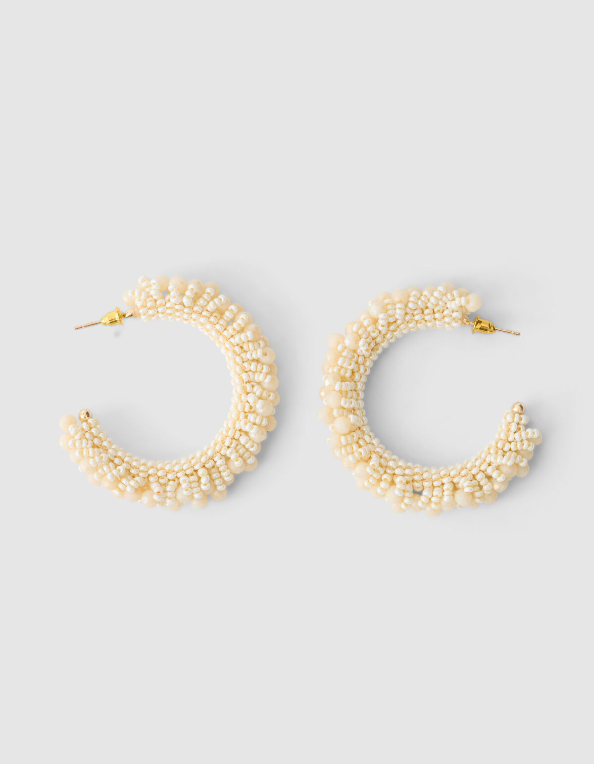 Beaded Hoop Oorbellen Gebroken Wit SHOEBY ACCESSOIRES