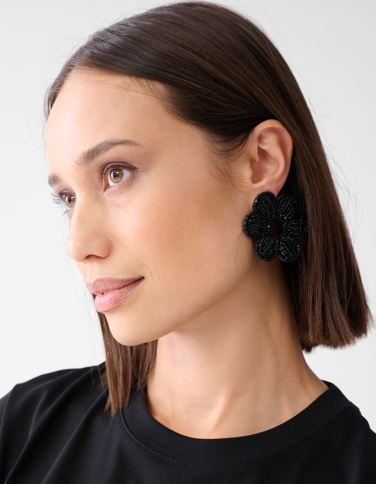 Beaded Bloem Oorbellen Zwart SHOEBY ACCESSOIRES