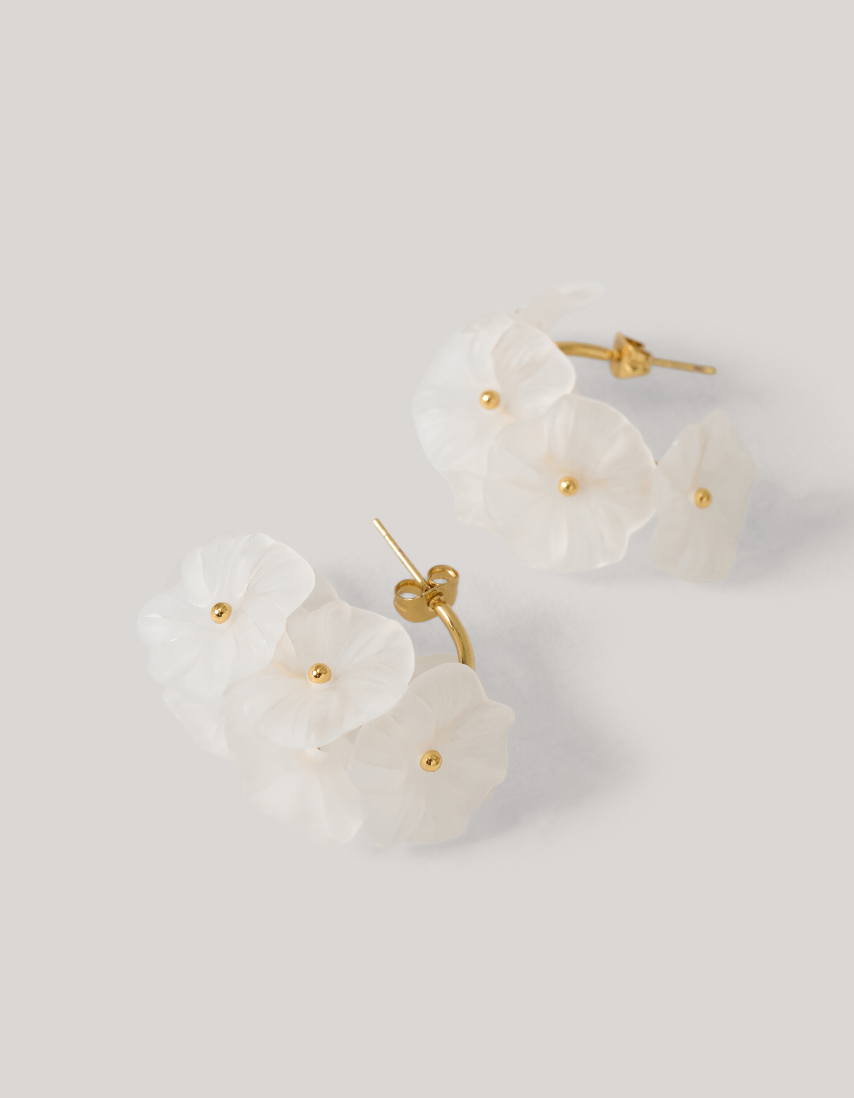 Flower Hoops Wit SHOEBY ACCESSOIRES