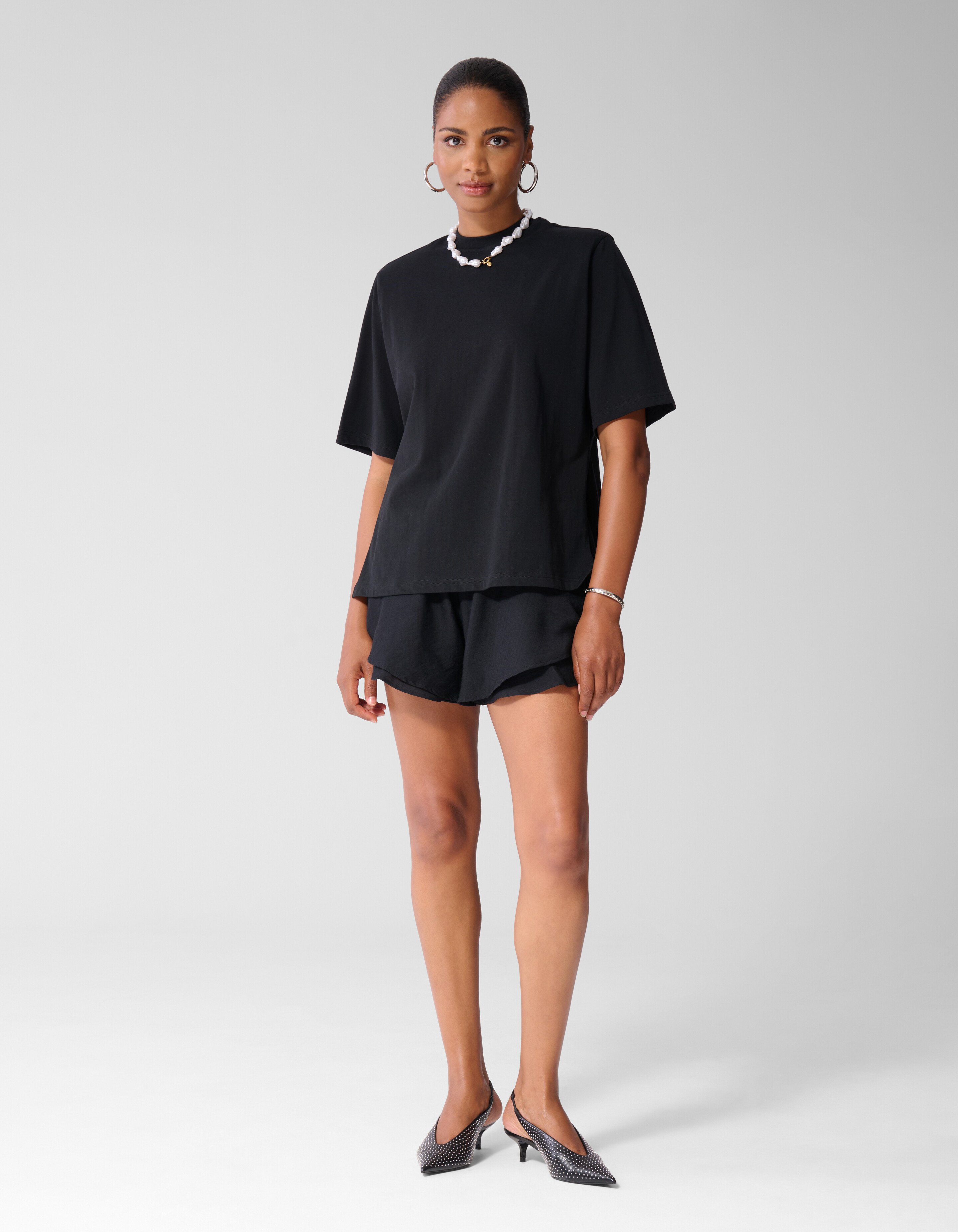 Ruffled Short Zwart SHOEBY WOMEN