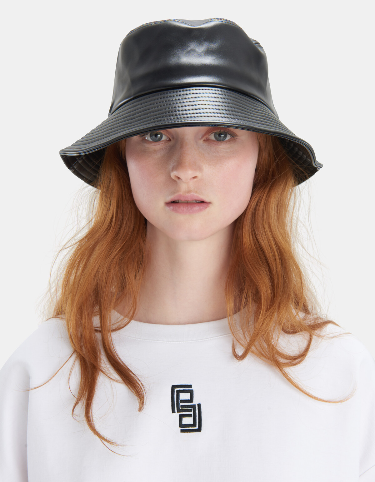 Laquer Bucket Hoed ACCESSOIRES SHOEBY
