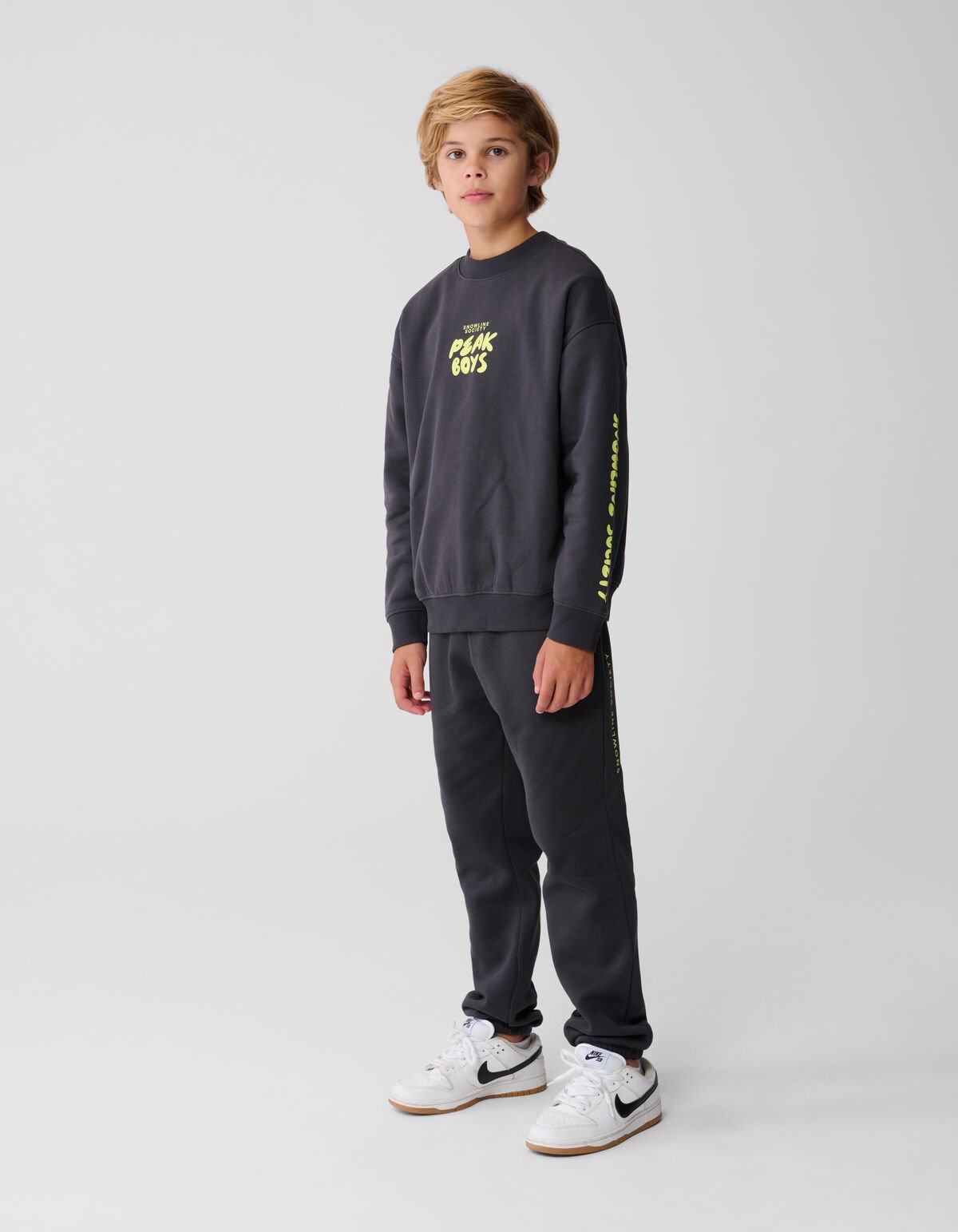 Peak Artwork Sweater Donkergrijs SHOEBY BOYS