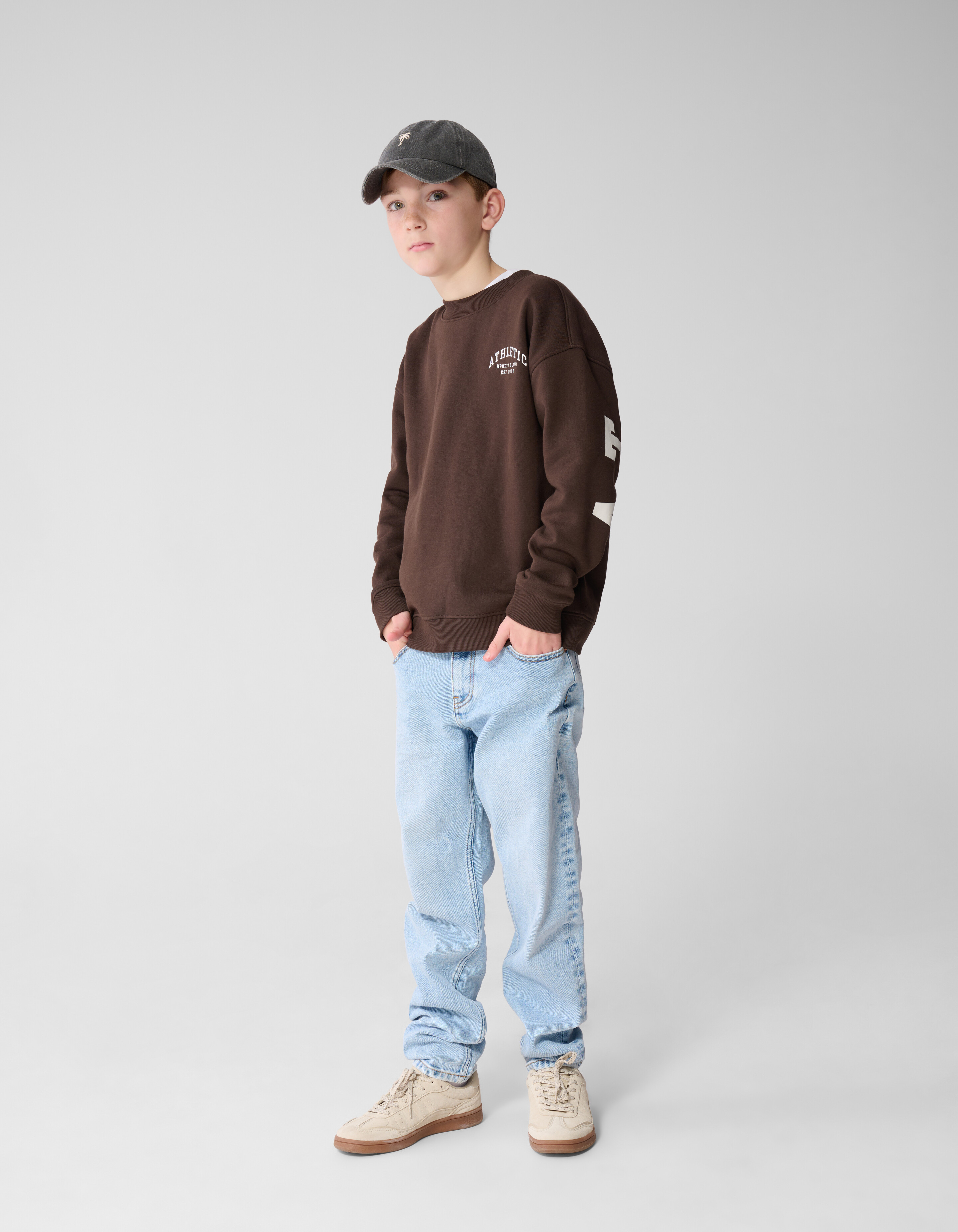Athletic Artwork Sweater Donkerbruin SHOEBY BOYS