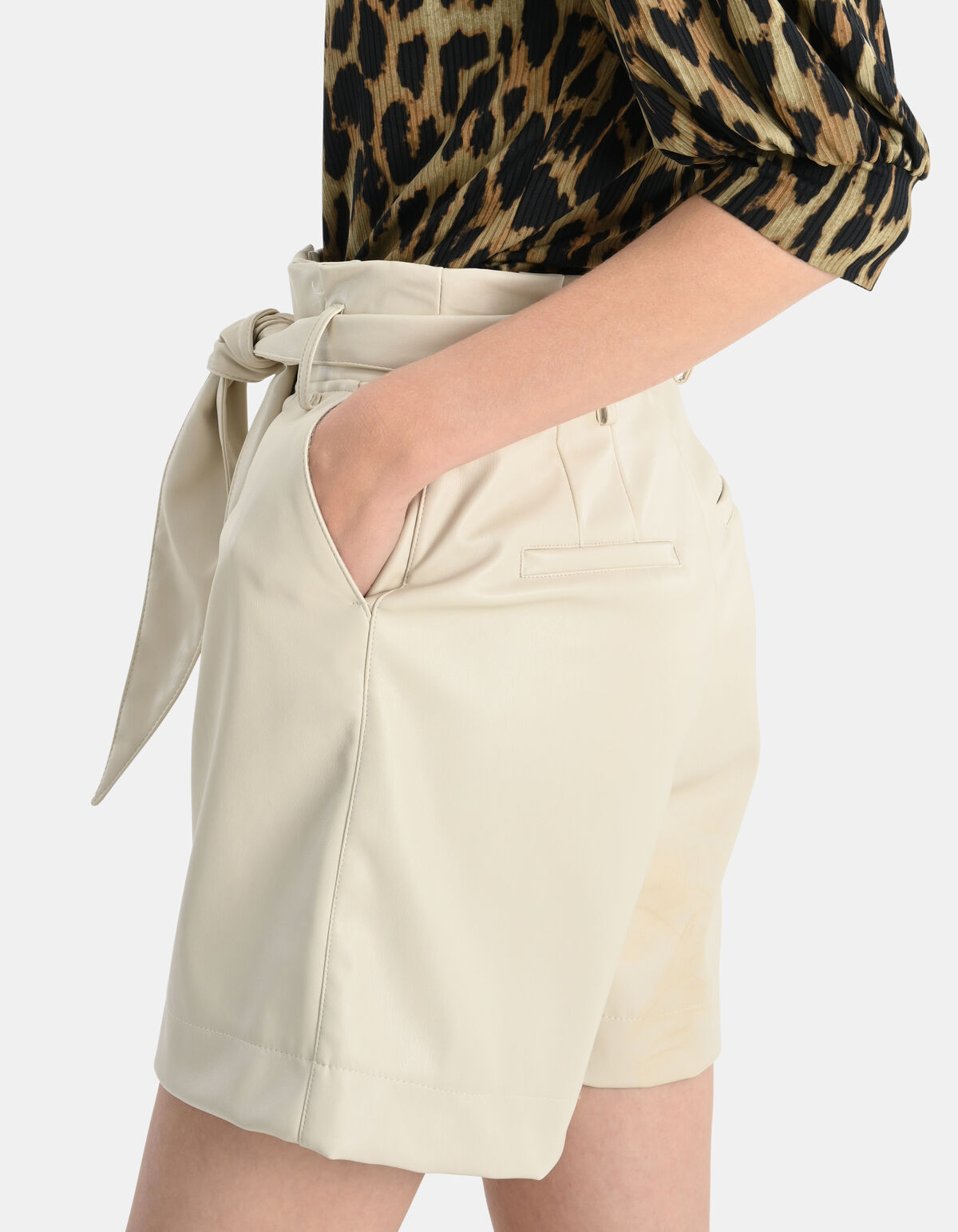 Vegan Leren Paperbag Short Gebroken Wit EKSEPT