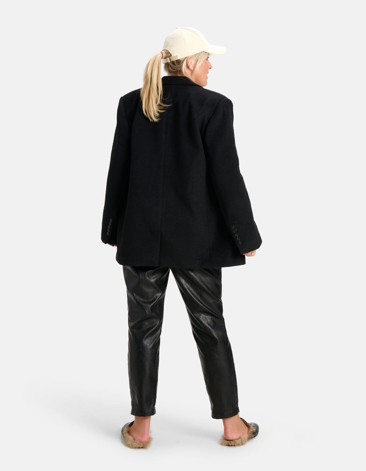 Korte Mantel Jas Zwart By Lonneke SHOEBY WOMEN
