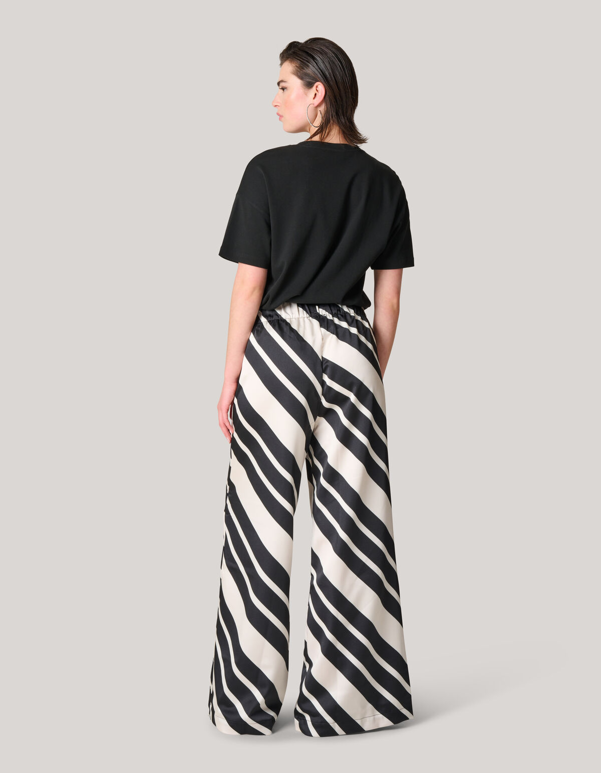 Gestreepte Satijnen Palazzo Broek Zwart/Wit SHOEBY WOMEN