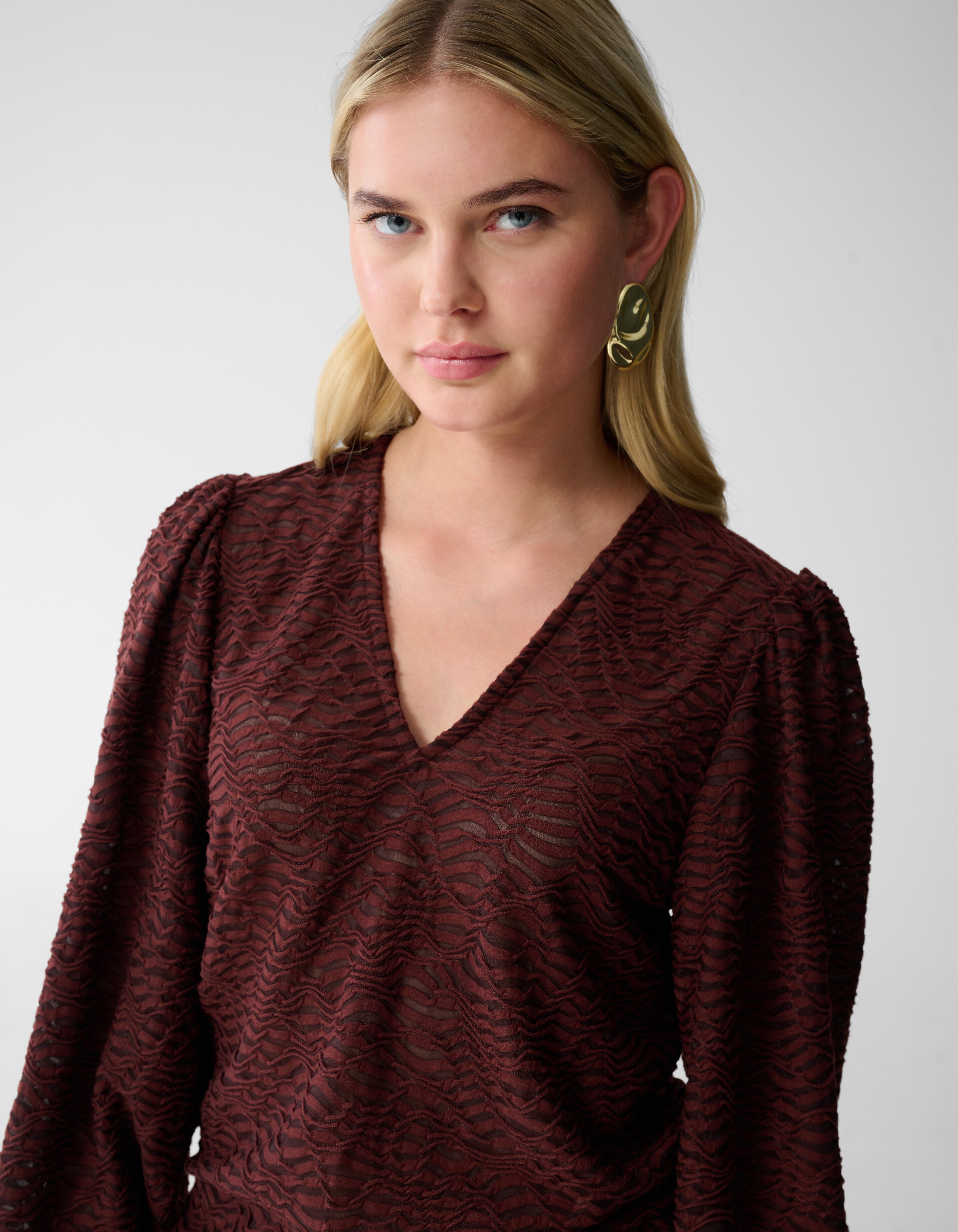 Crinkle V-hals Top Bruin SHOEBY WOMEN