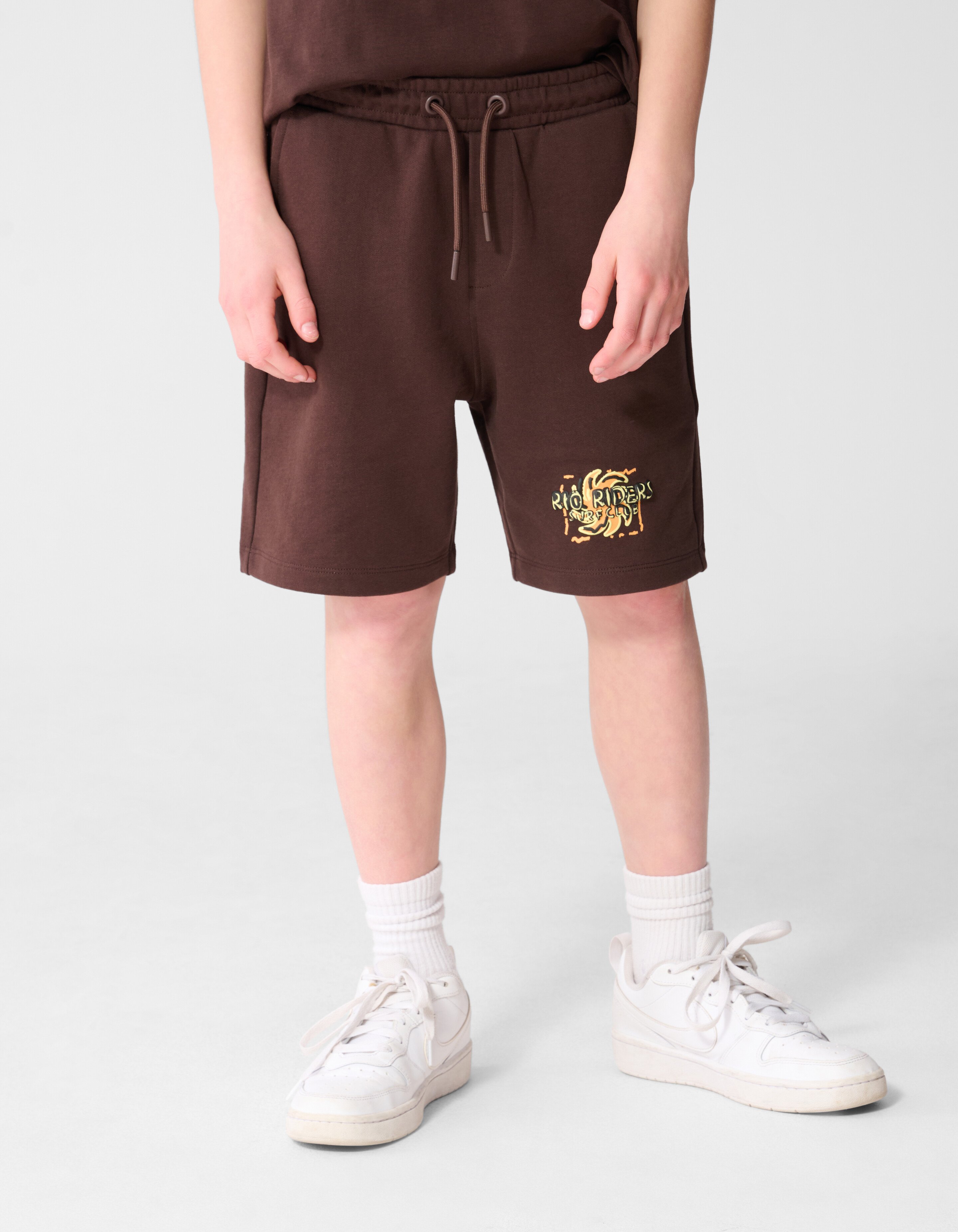 Riders Artwork Short Donkerbruin SHOEBY BOYS