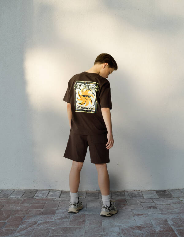 Riders Artwork T-shirt Donkerbruin SHOEBY BOYS