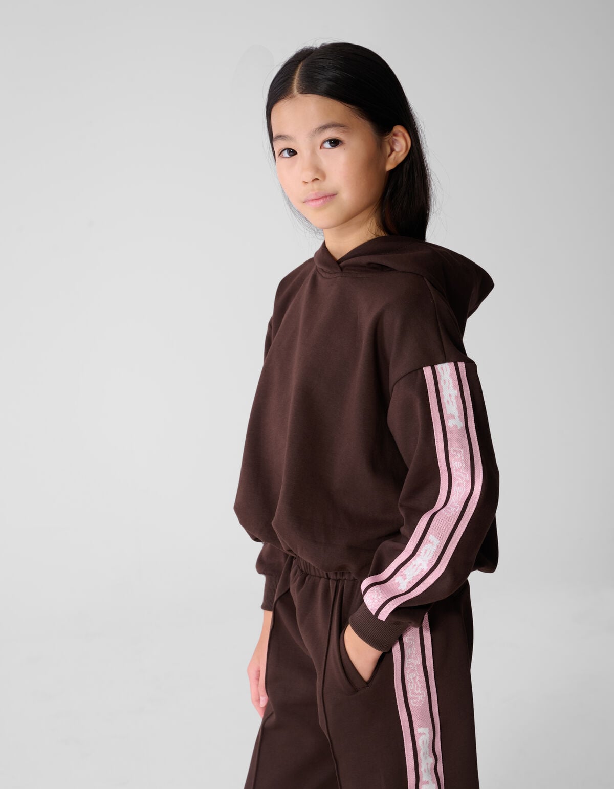 Tape Balloon Fit Hoodie Donkerbruin SHOEBY GIRLS