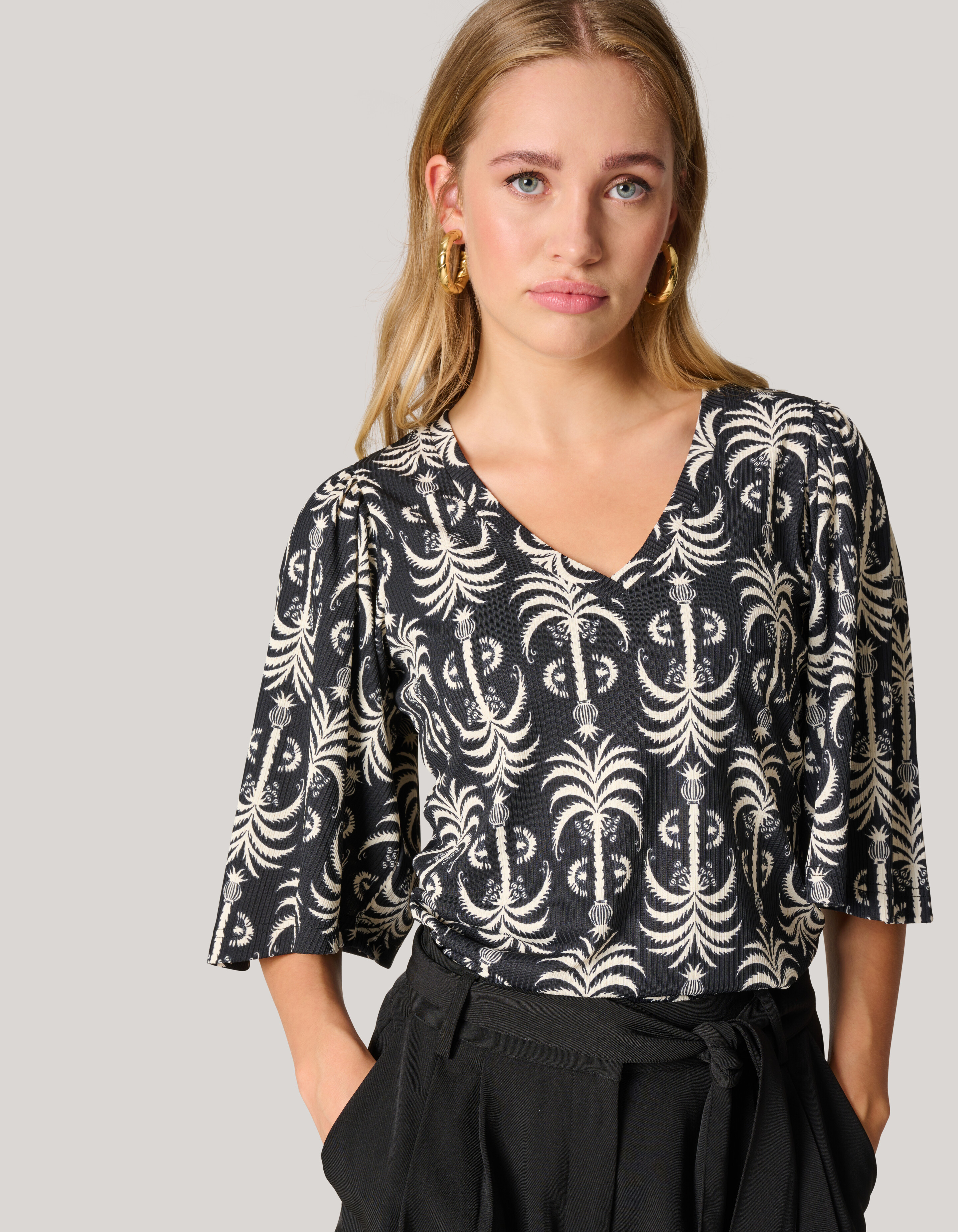 Printed Rib Jersey Ruffle Top Zwart SHOEBY WOMEN