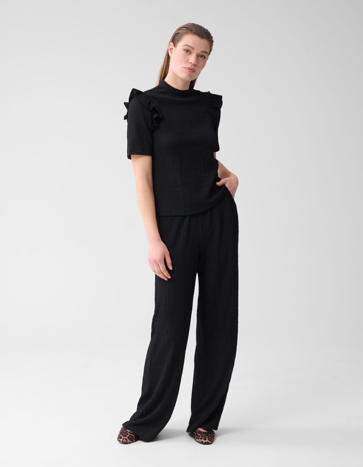 Crinkle Ruffle Top Zwart SHOEBY WOMEN