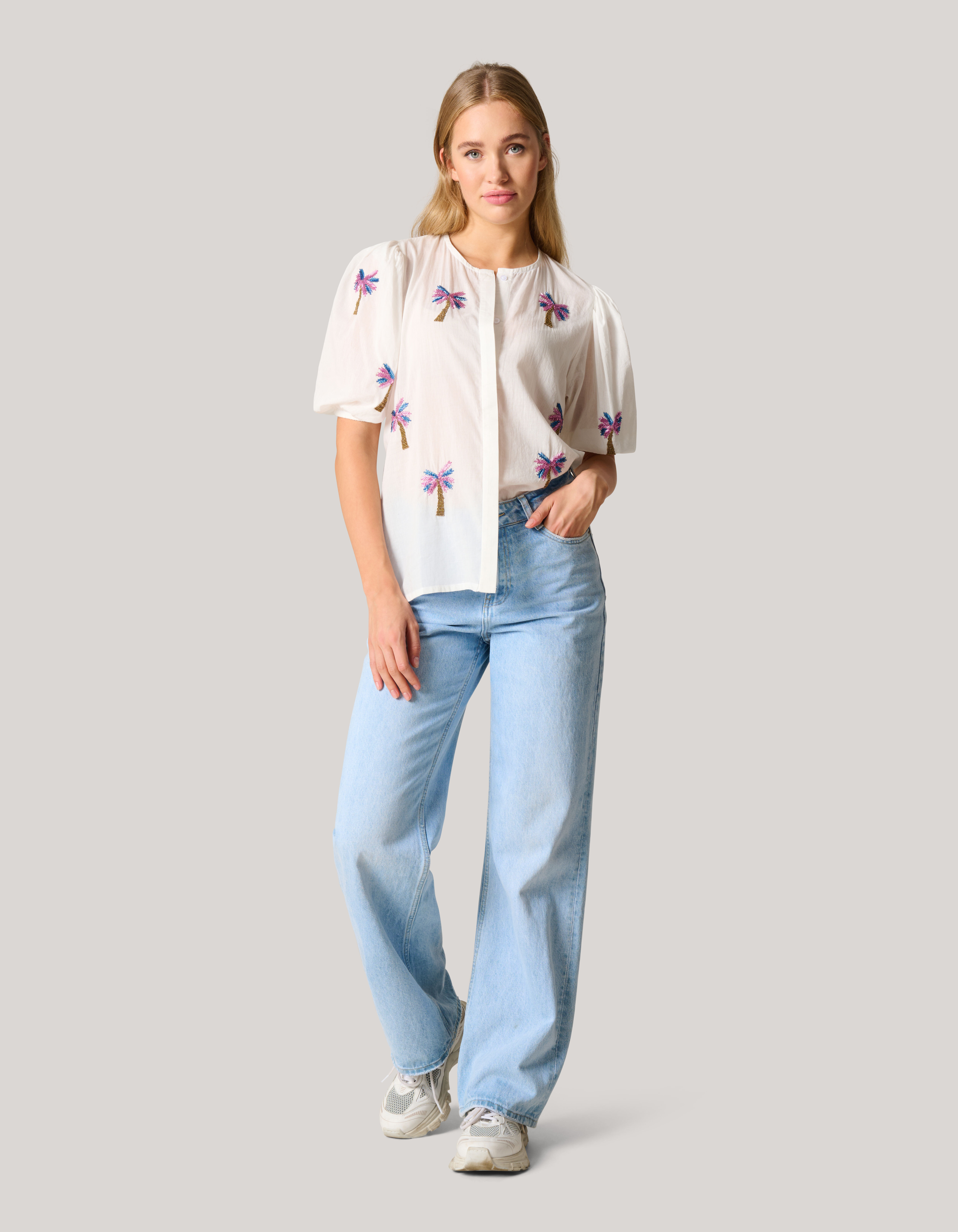 Embroidery Blouse Wit Shoeby