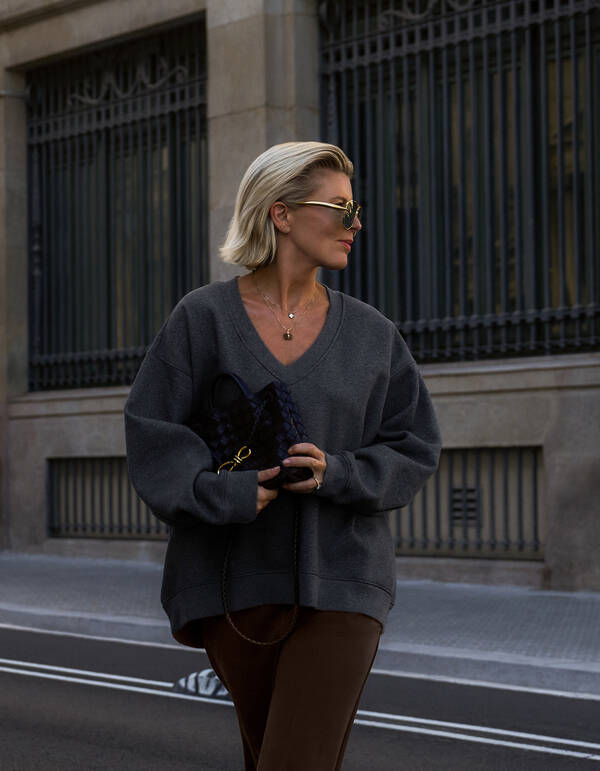Oversized V-hals Sweater Donkergrijs By Lonneke SHOEBY WOMEN